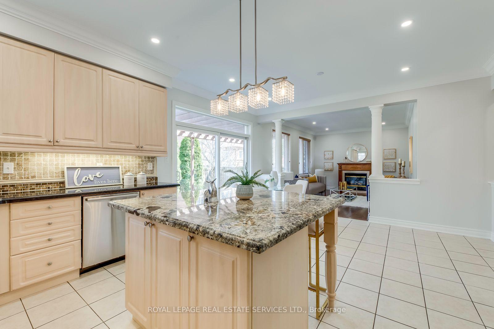 Photo 23 of 303 Burloak Drive, Oakville, Bronte — HOMEH