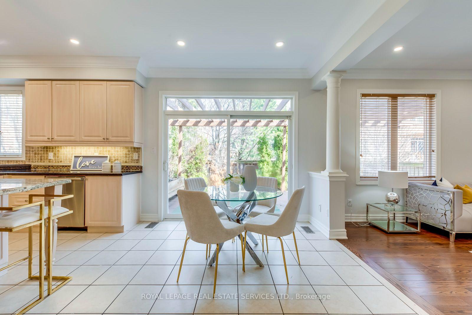 Photo 25 of 303 Burloak Drive, Oakville, Bronte — HOMEH