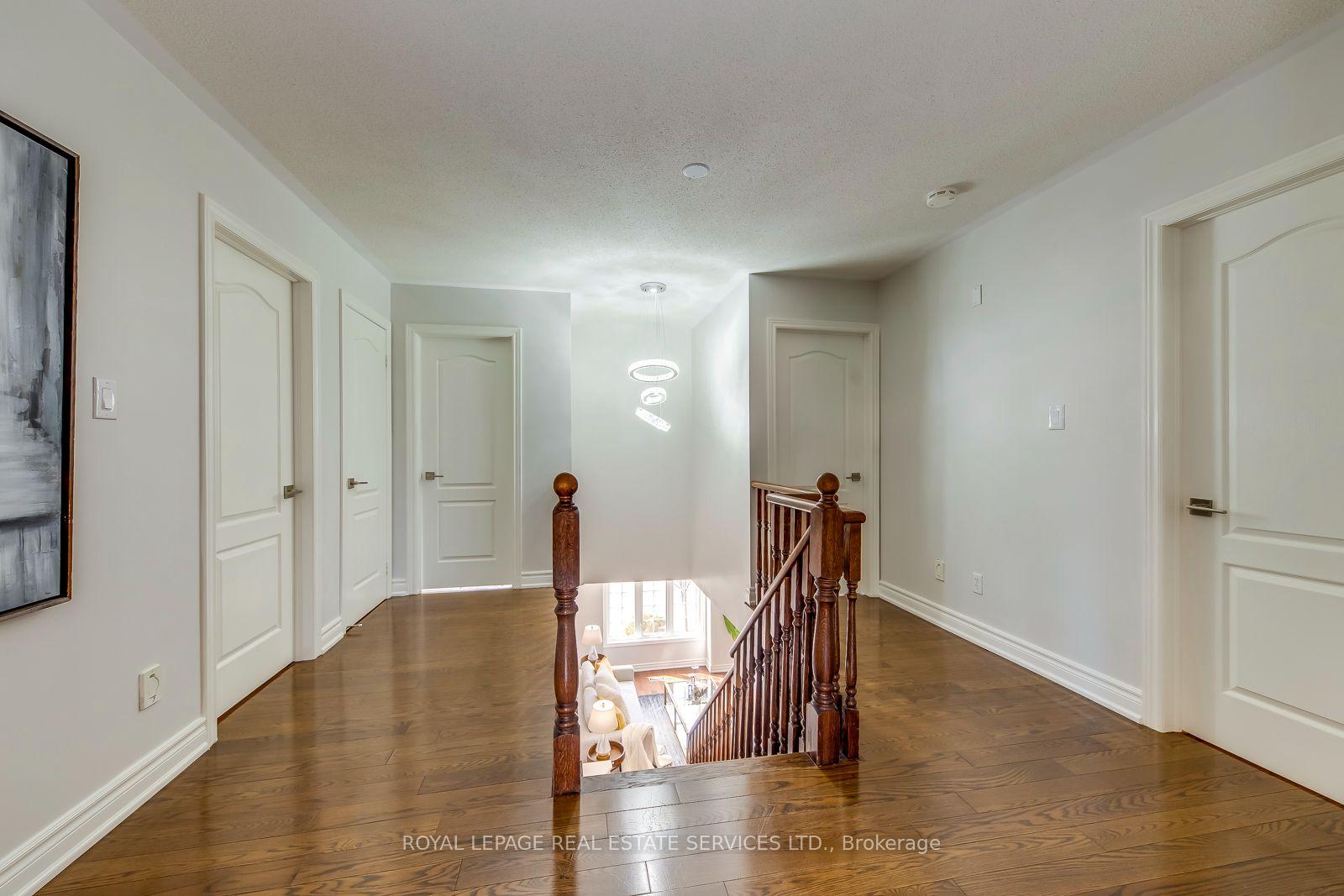 Photo 29 of 303 Burloak Drive, Oakville, Bronte — HOMEH