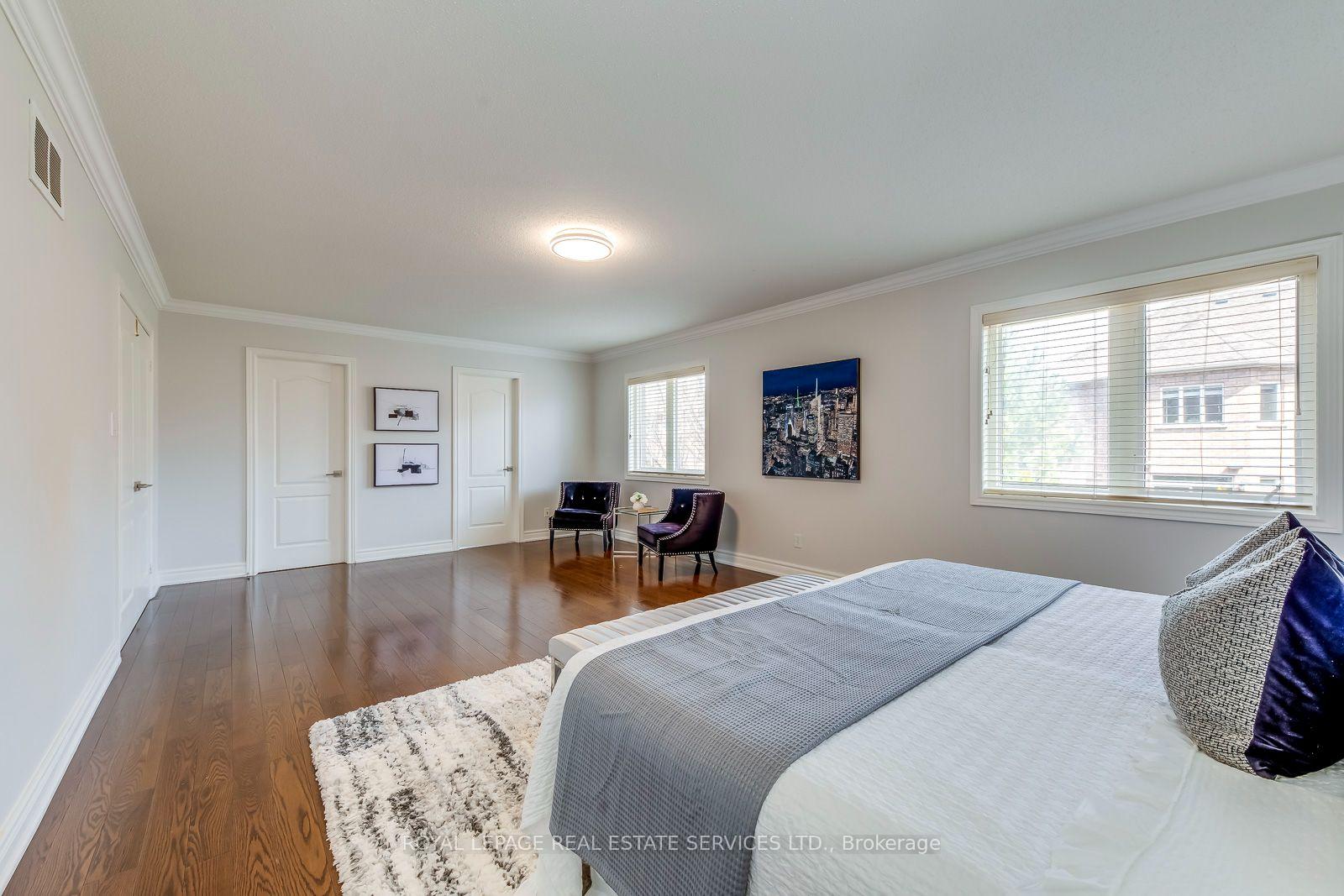 Photo 33 of 303 Burloak Drive, Oakville, Bronte — HOMEH