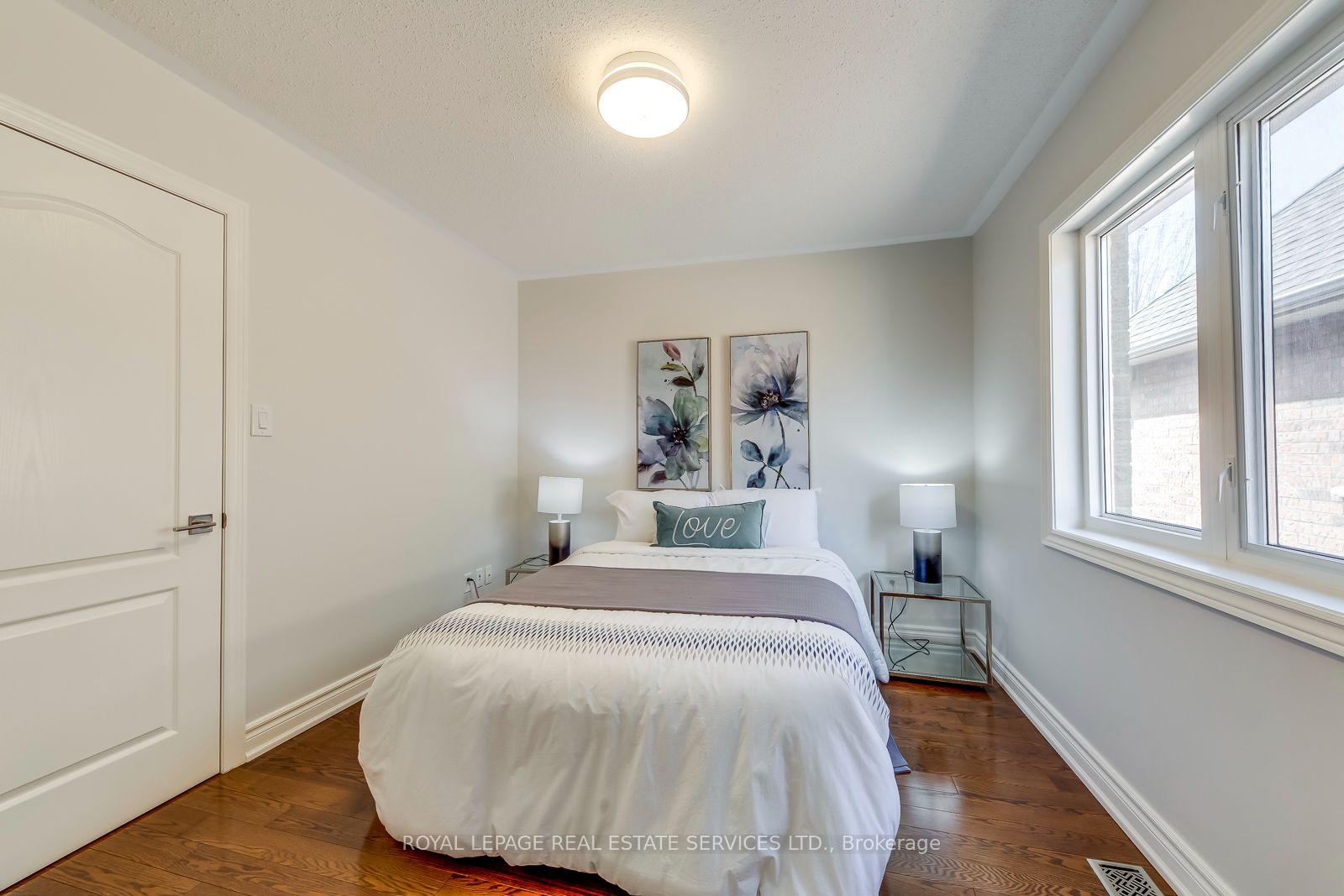Photo 40 of 303 Burloak Drive, Oakville, Bronte — HOMEH