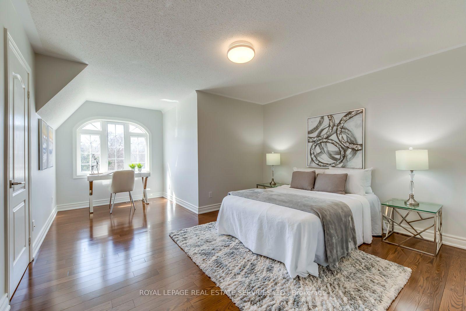 Photo 41 of 303 Burloak Drive, Oakville, Bronte — HOMEH