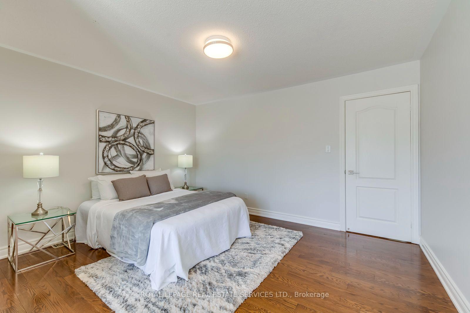 Photo 42 of 303 Burloak Drive, Oakville, Bronte — HOMEH
