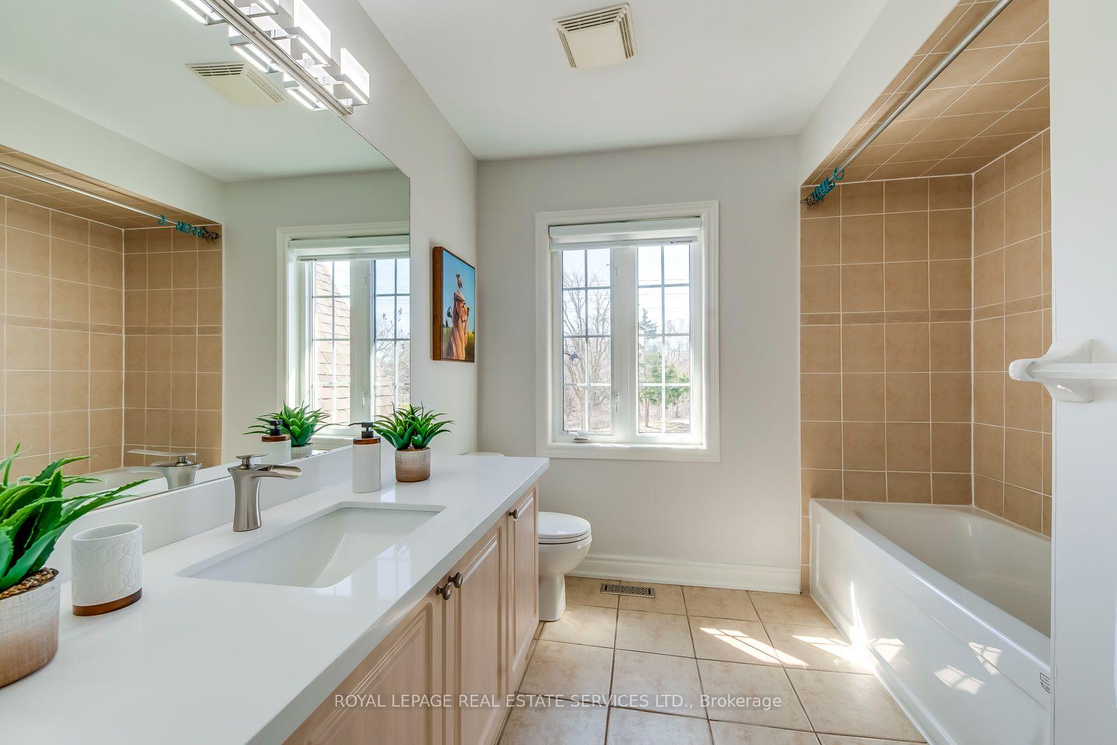 Photo 44 of 303 Burloak Drive, Oakville, Bronte — HOMEH