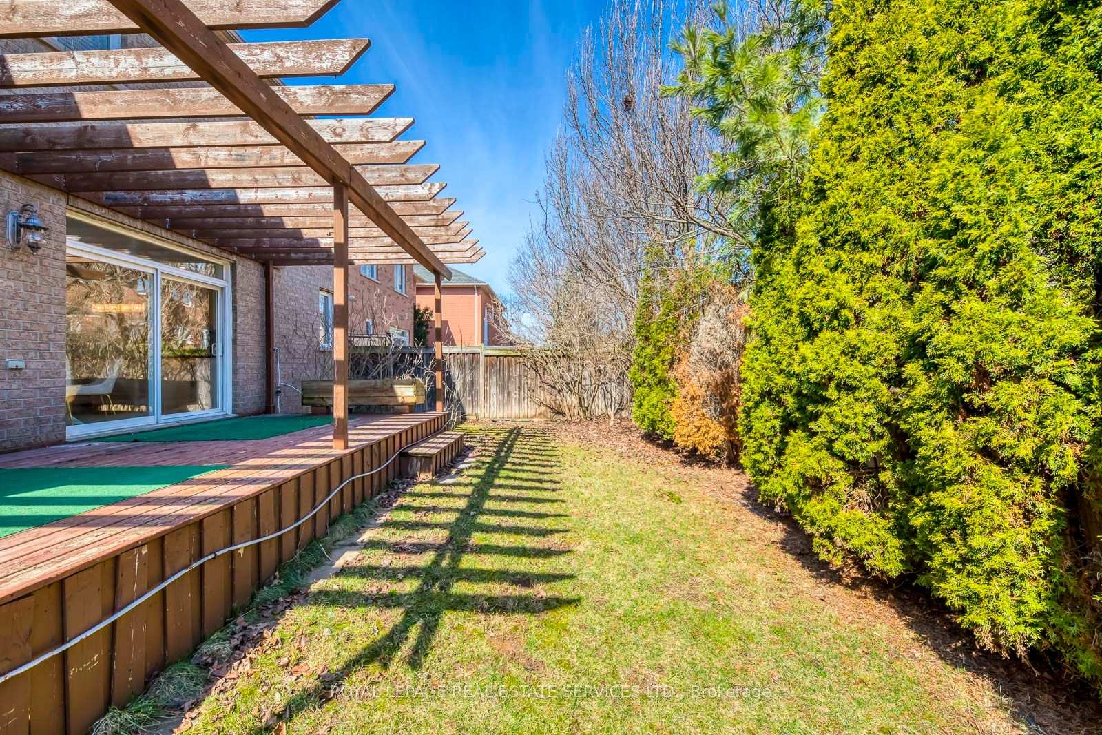 Photo 47 of 303 Burloak Drive, Oakville, Bronte — HOMEH