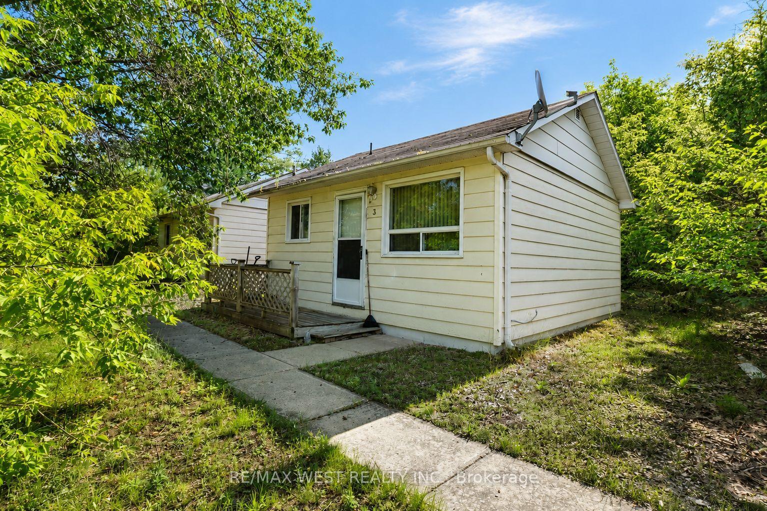 Photo 3 of 195 Dunkerron Avenue, Wasaga Beach — HOMEH