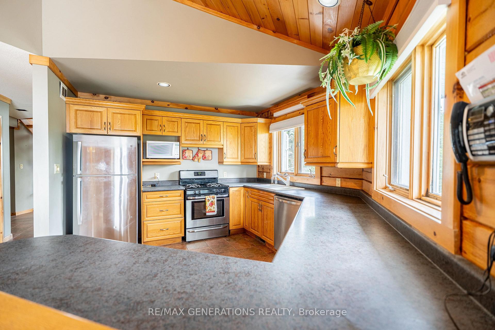 Photo 2 of 106 Island Avenue, Neebing, Blake — HOMEH
