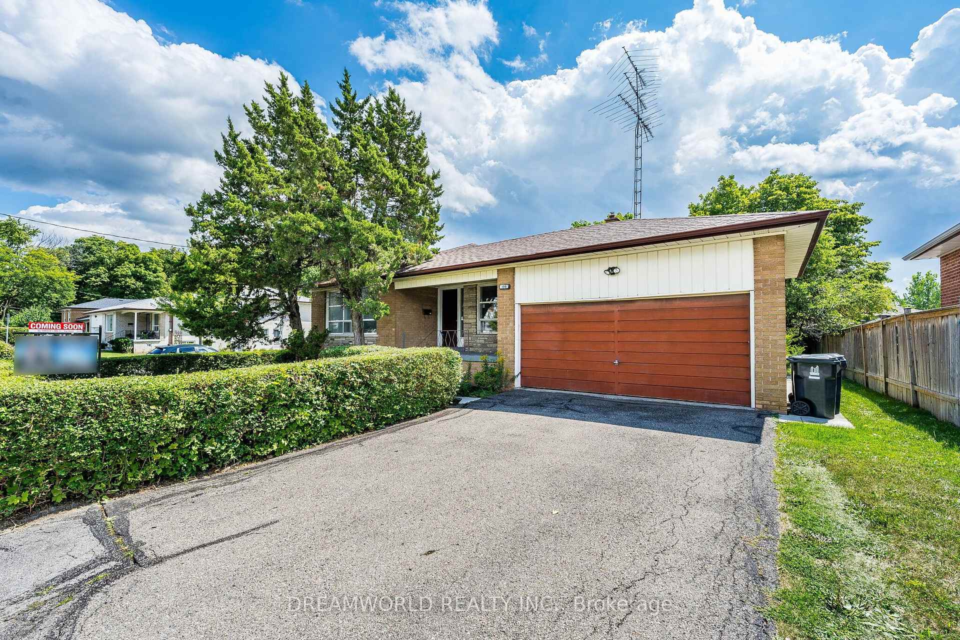 Photo 3 of 199 Grandravine Drive, North York, York University Heights — HOMEH