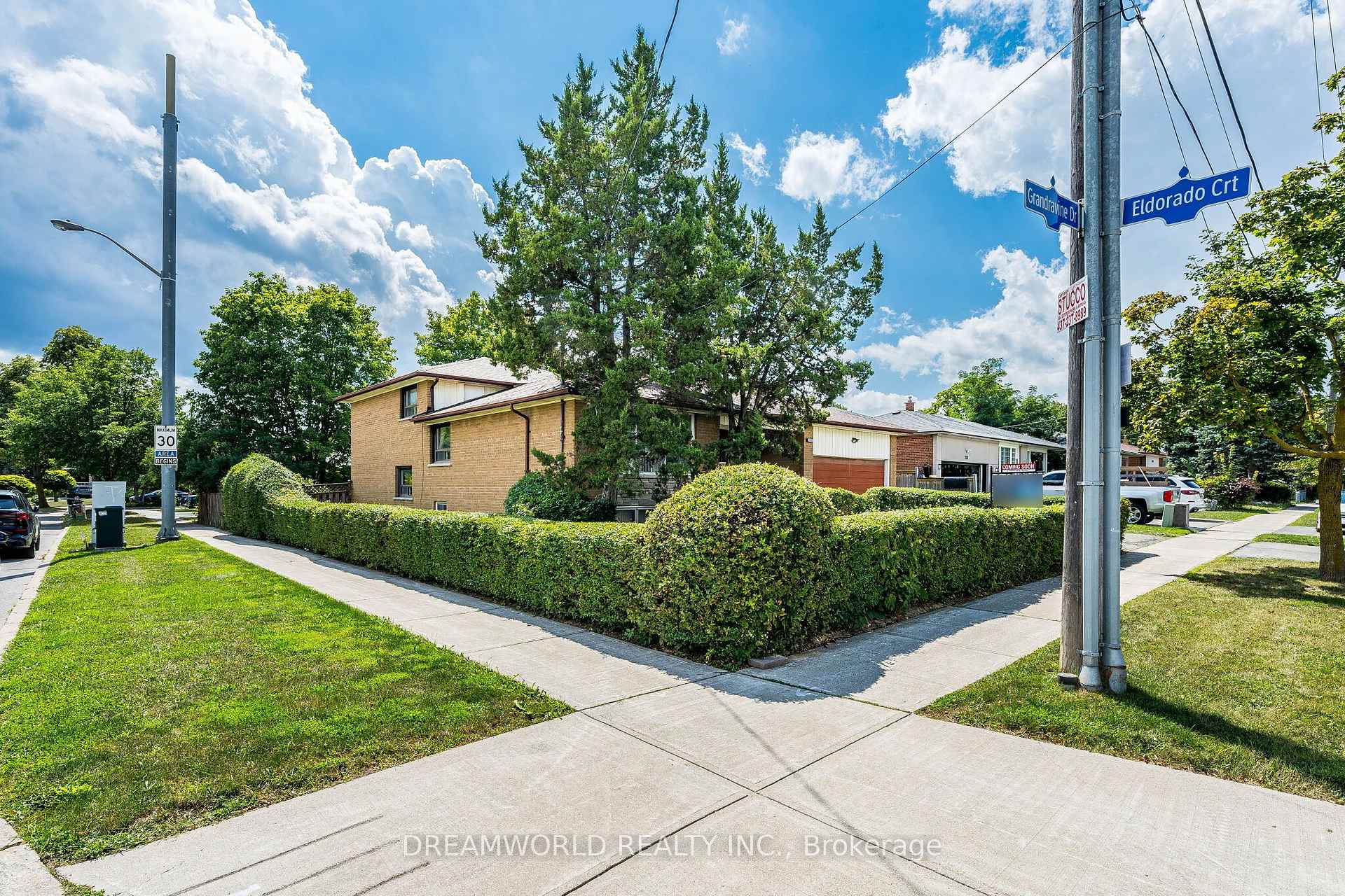 Photo 5 of 199 Grandravine Drive, North York, York University Heights — HOMEH