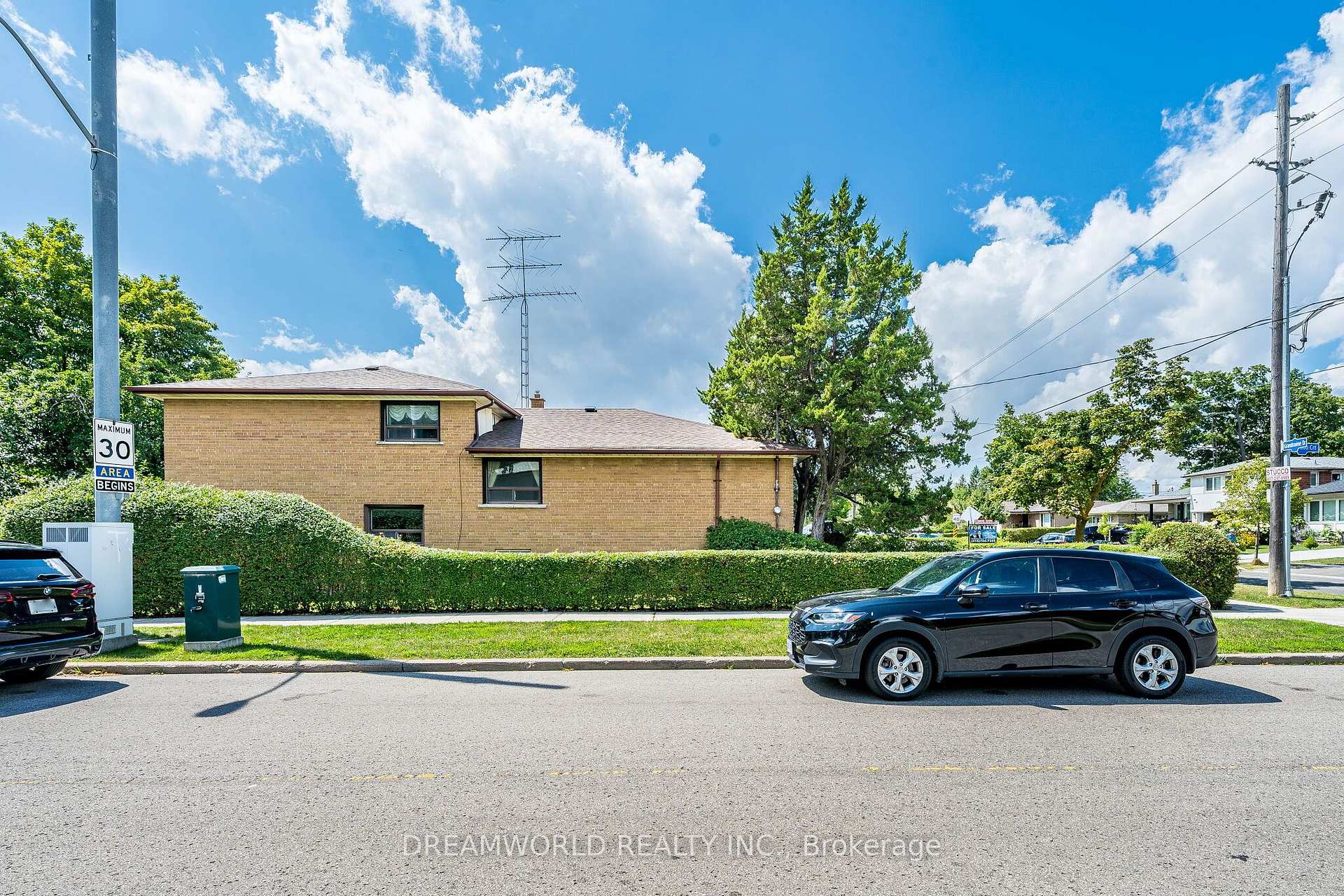 Photo 6 of 199 Grandravine Drive, North York, York University Heights — HOMEH