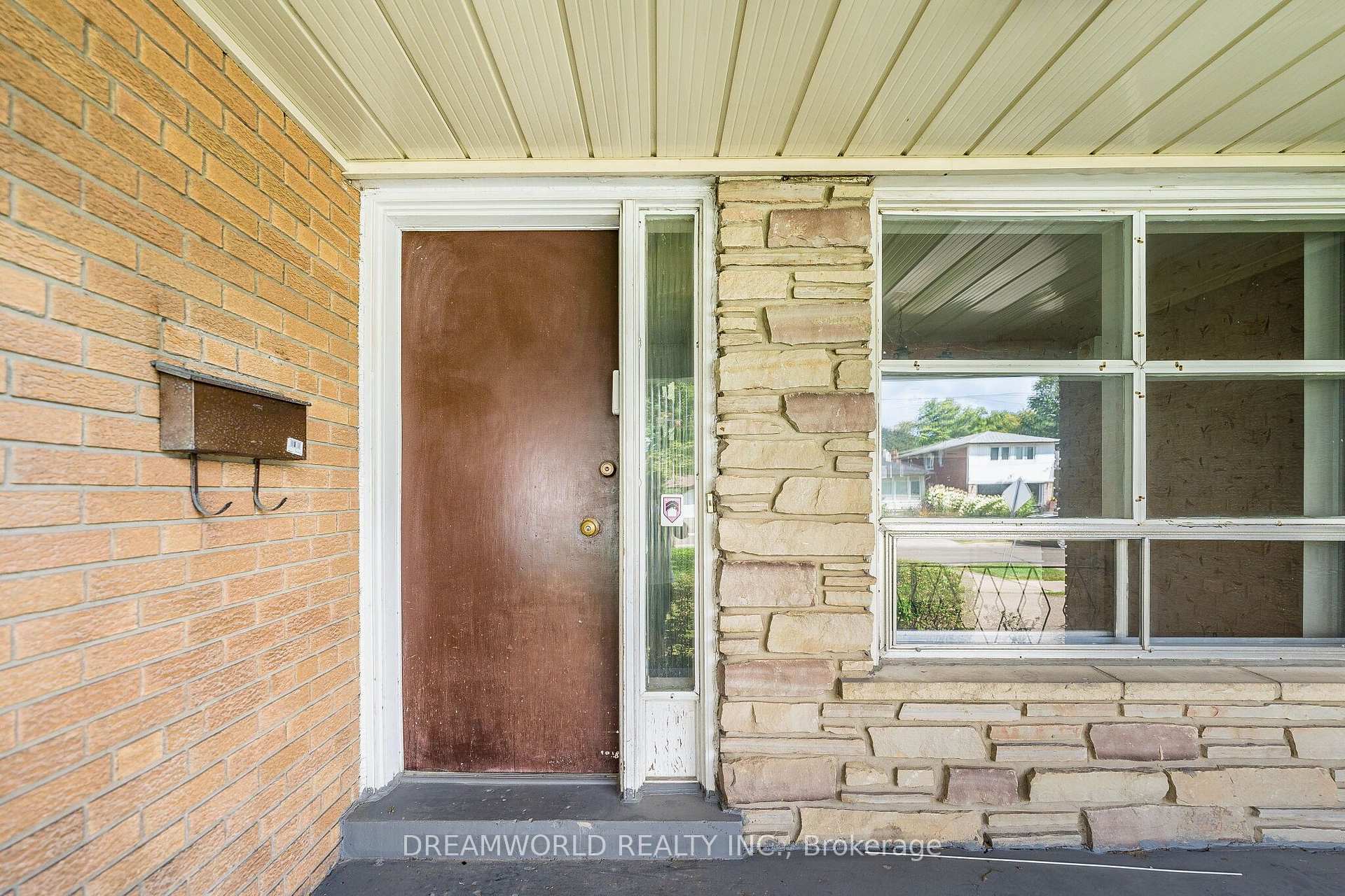 Photo 7 of 199 Grandravine Drive, North York, York University Heights — HOMEH