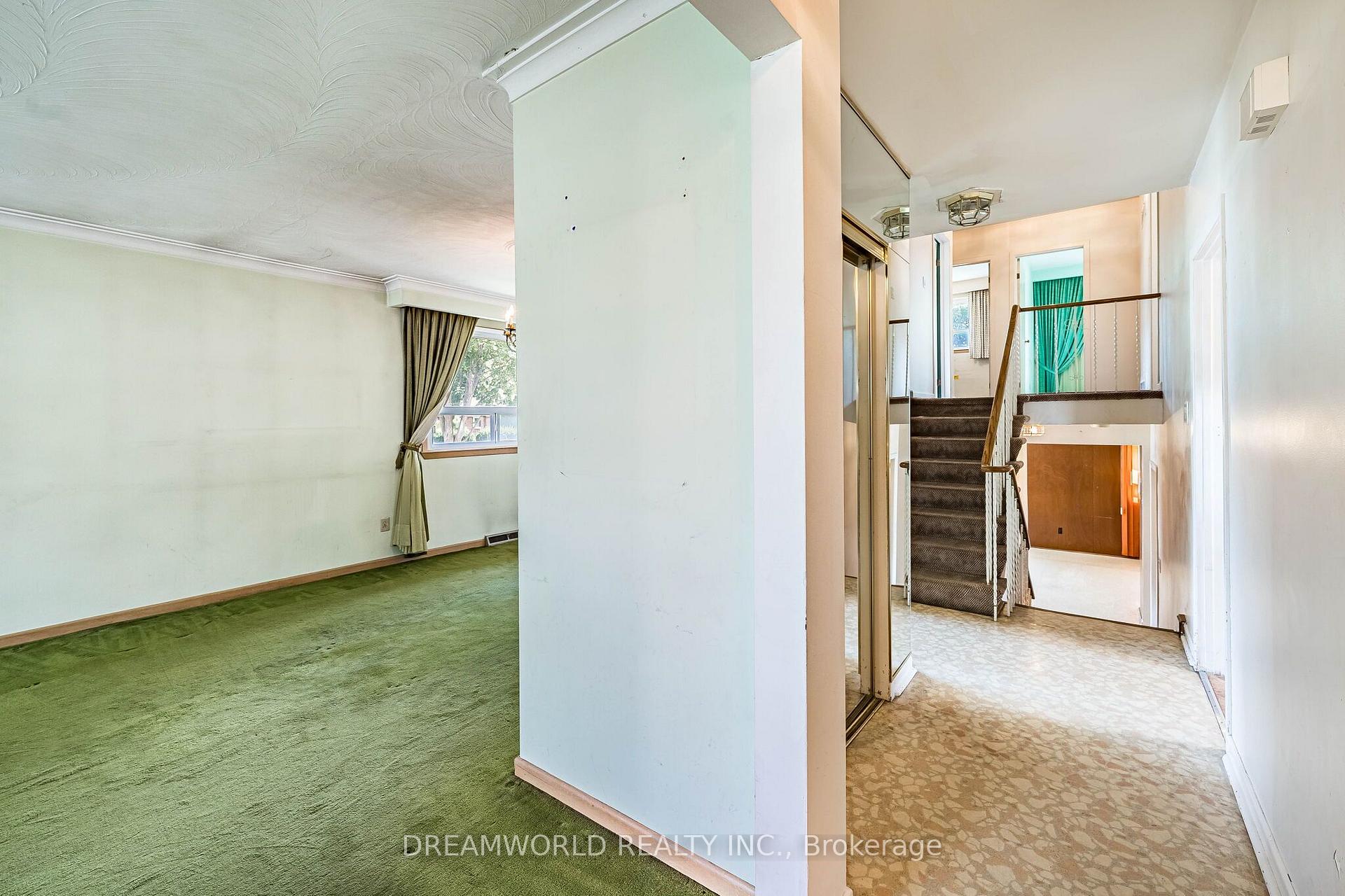 Photo 8 of 199 Grandravine Drive, North York, York University Heights — HOMEH