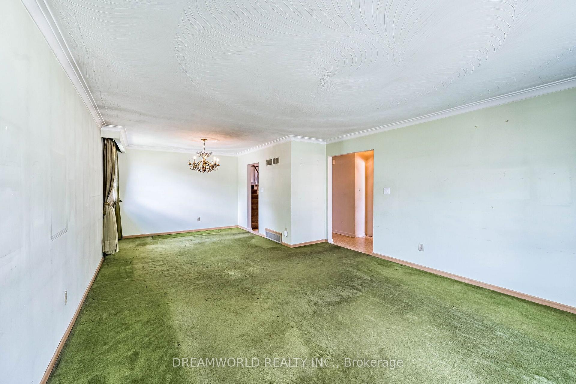 Photo 9 of 199 Grandravine Drive, North York, York University Heights — HOMEH