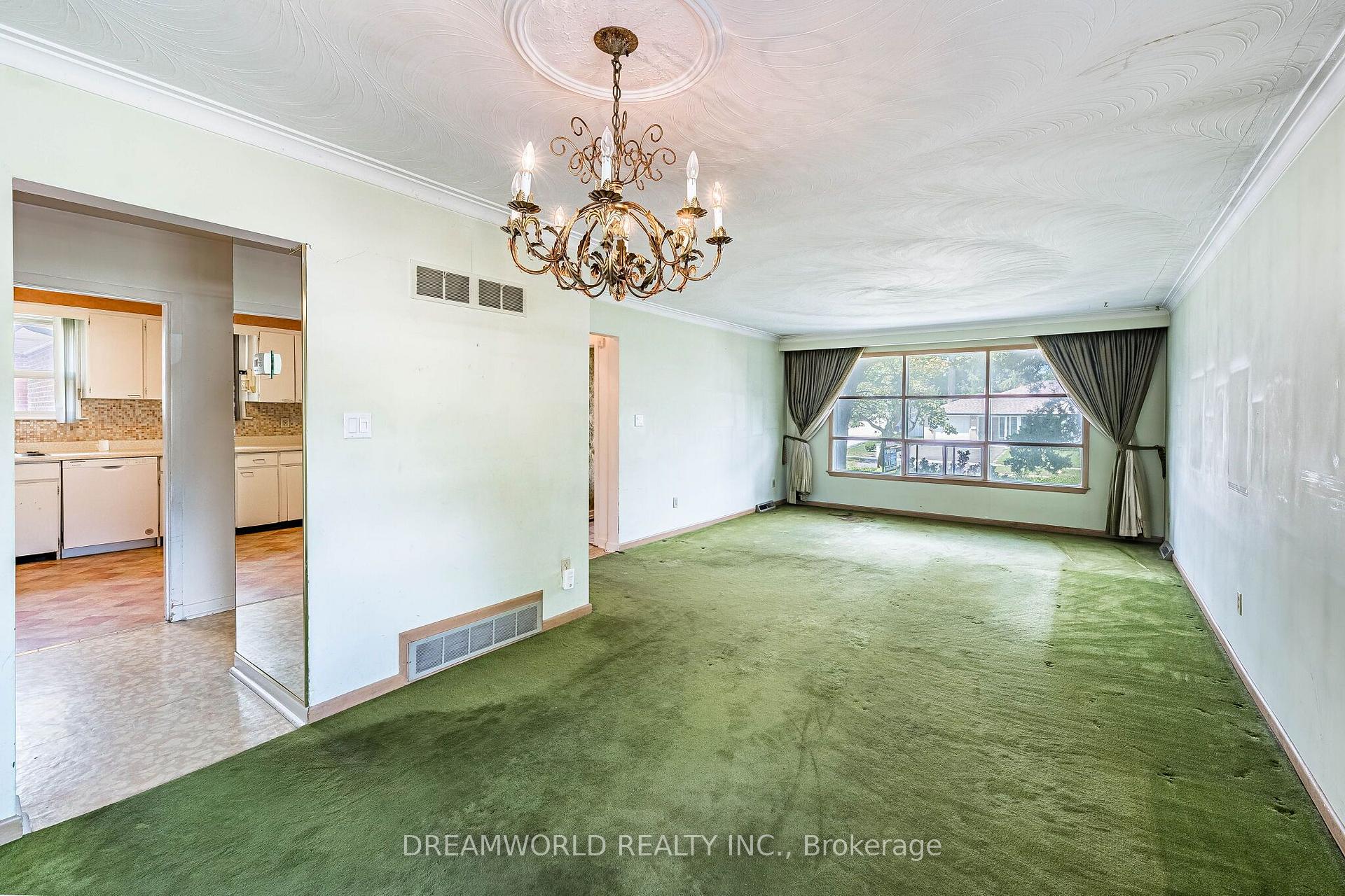Photo 10 of 199 Grandravine Drive, North York, York University Heights — HOMEH