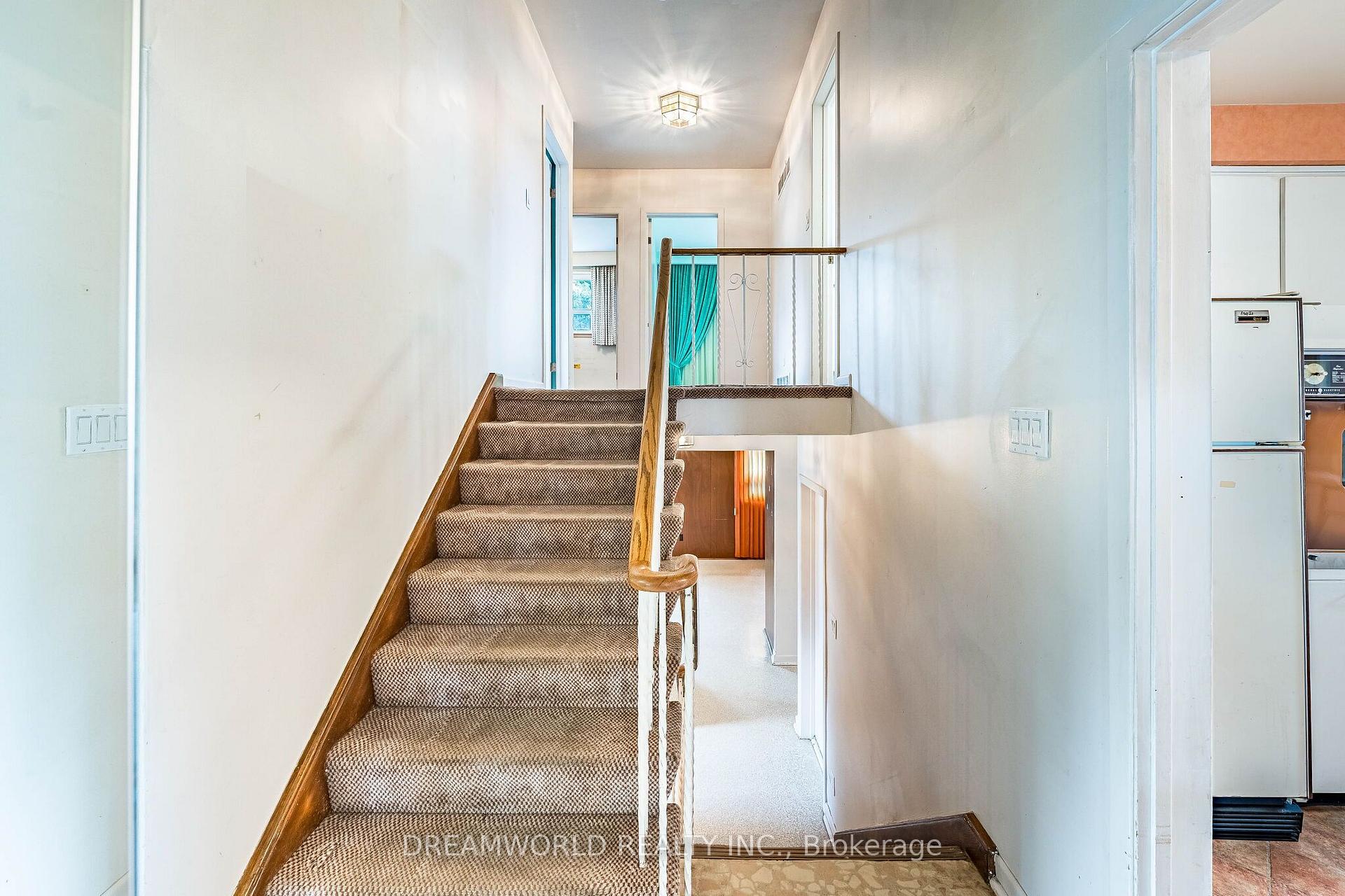 Photo 21 of 199 Grandravine Drive, North York, York University Heights — HOMEH