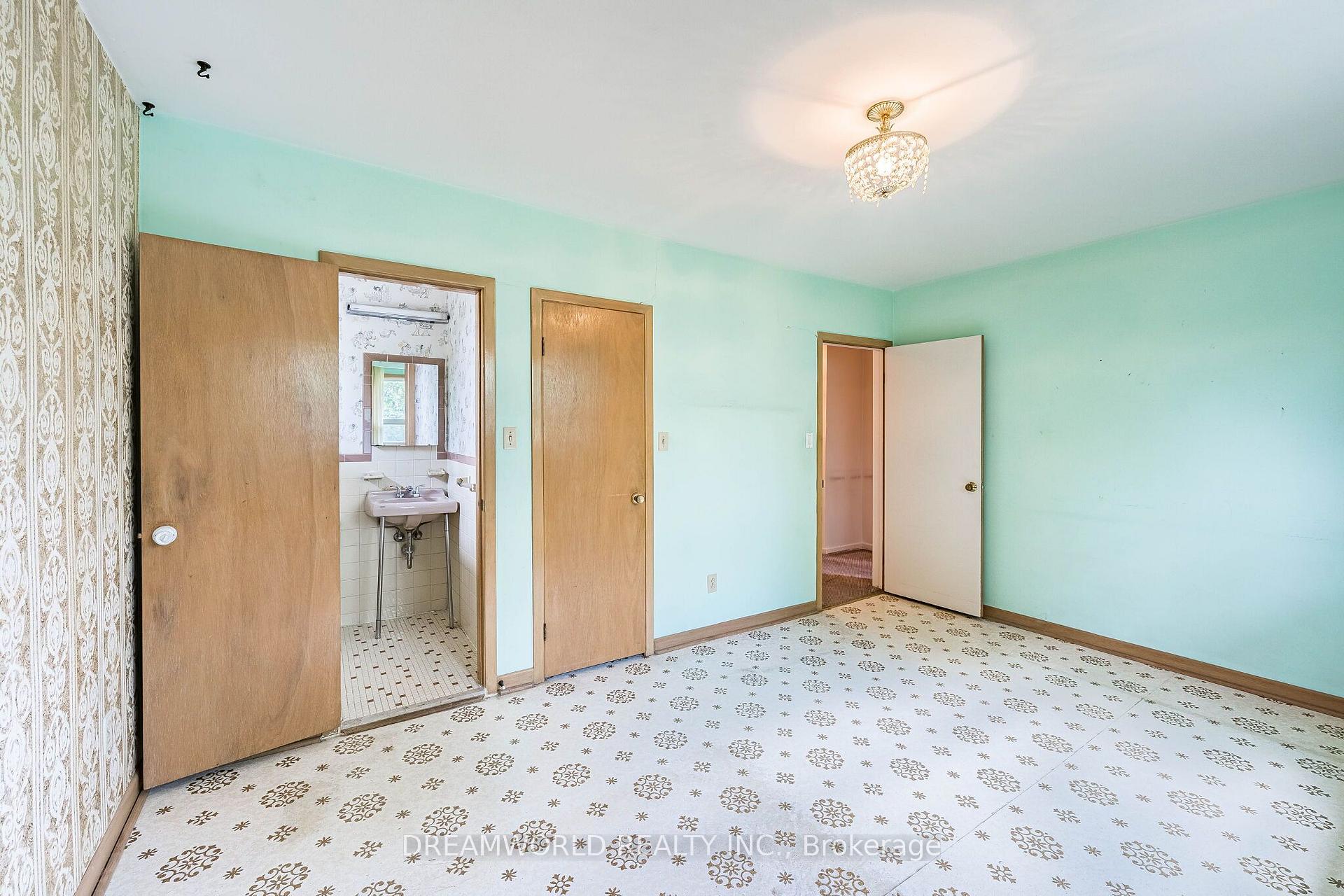 Photo 22 of 199 Grandravine Drive, North York, York University Heights — HOMEH