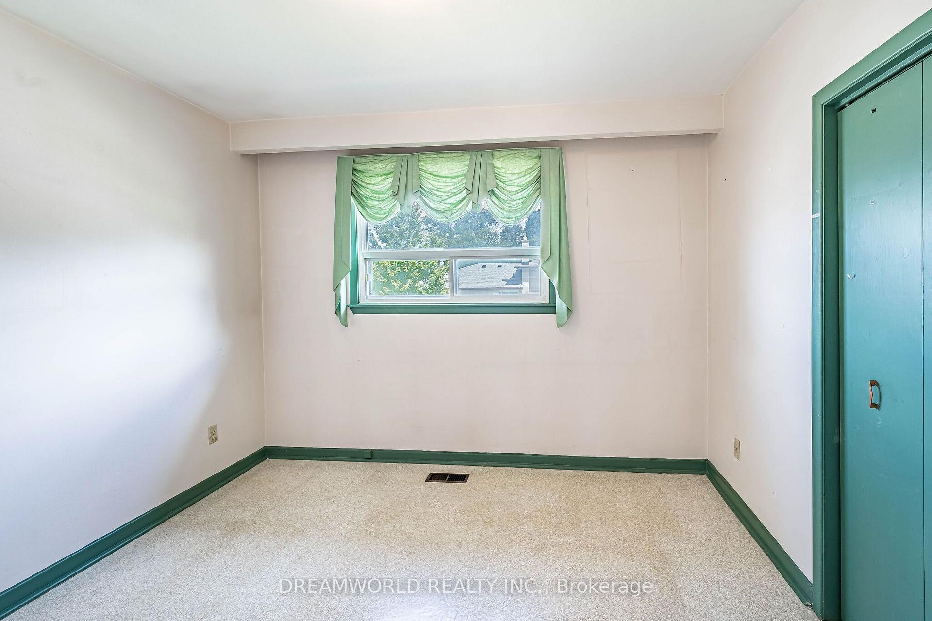 Photo 27 of 199 Grandravine Drive, North York, York University Heights — HOMEH
