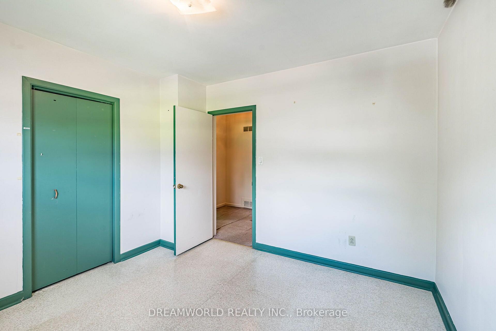 Photo 28 of 199 Grandravine Drive, North York, York University Heights — HOMEH