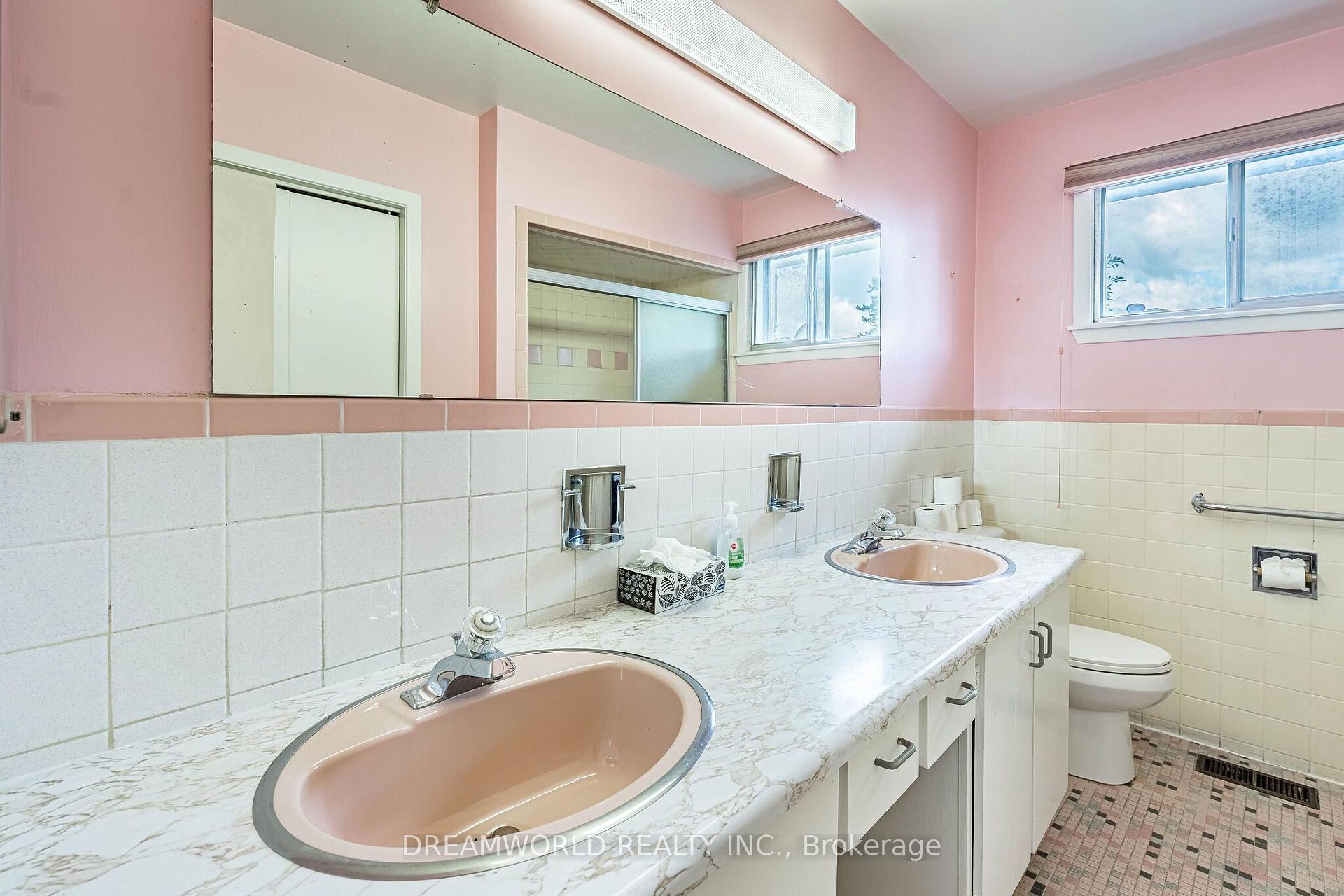 Photo 29 of 199 Grandravine Drive, North York, York University Heights — HOMEH