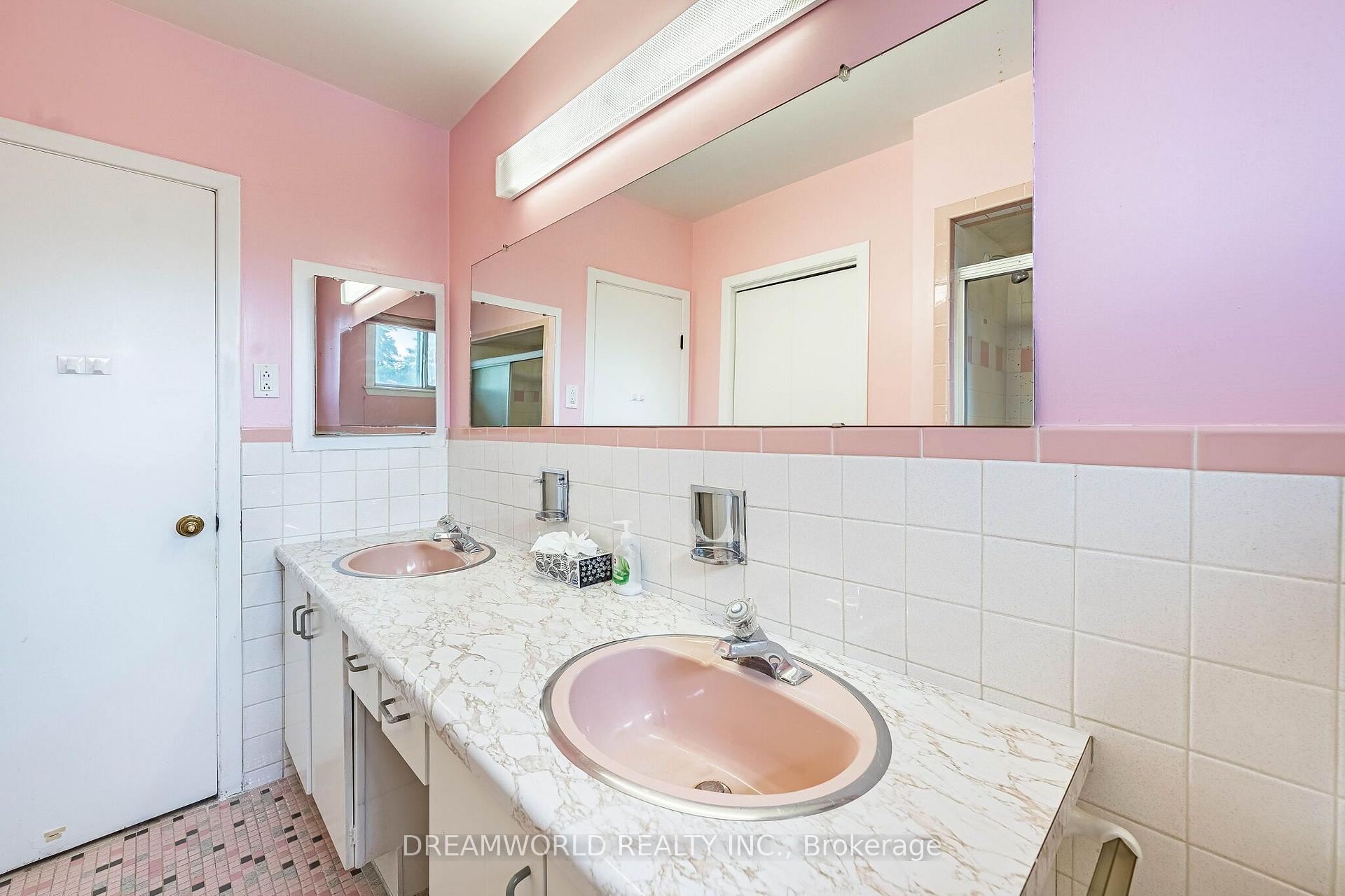 Photo 31 of 199 Grandravine Drive, North York, York University Heights — HOMEH
