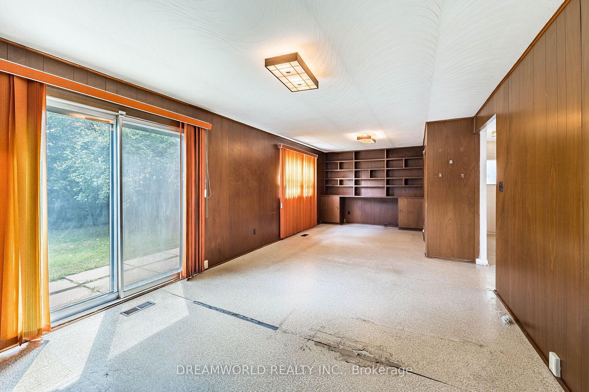 Photo 33 of 199 Grandravine Drive, North York, York University Heights — HOMEH
