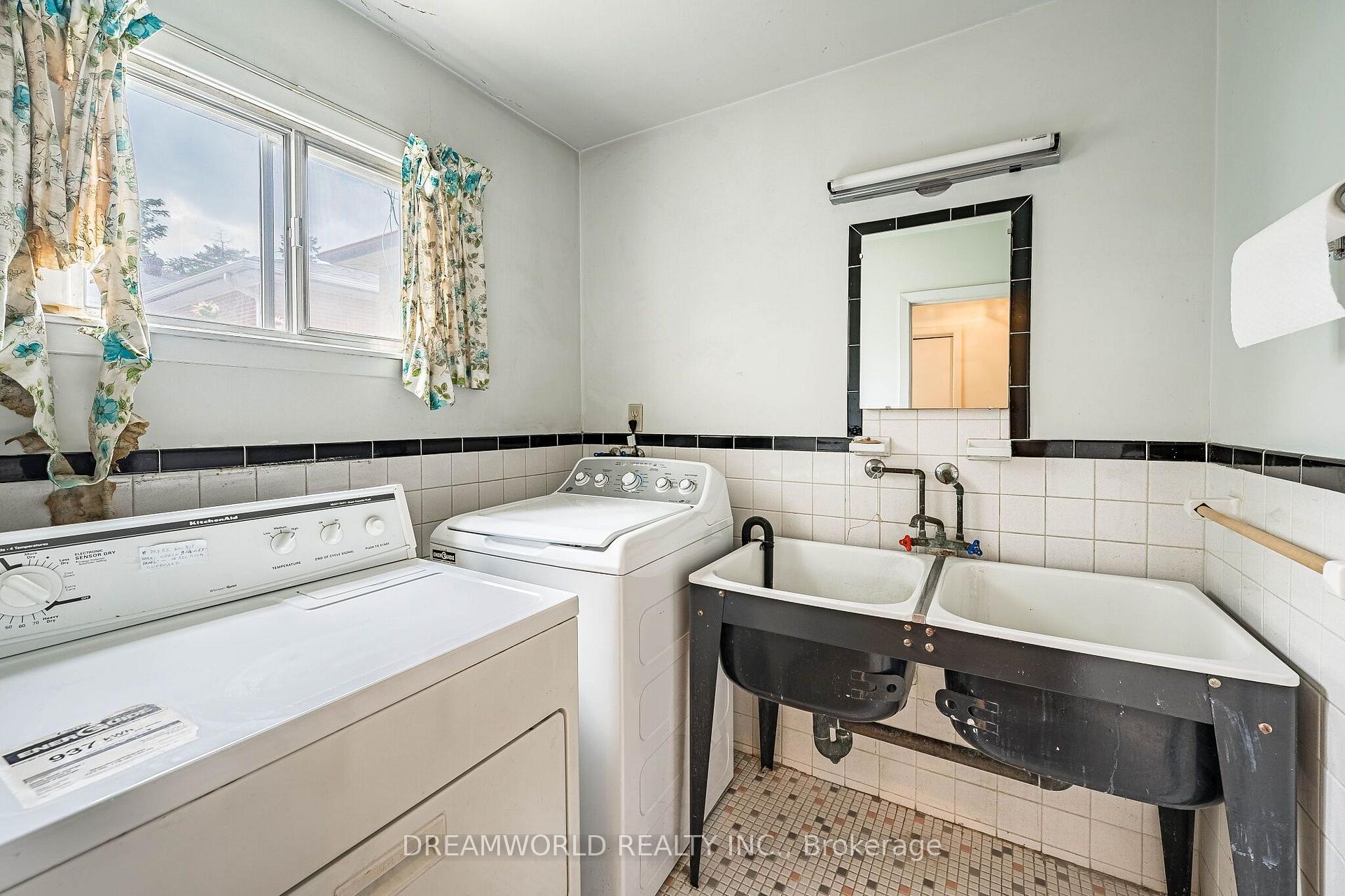Photo 37 of 199 Grandravine Drive, North York, York University Heights — HOMEH