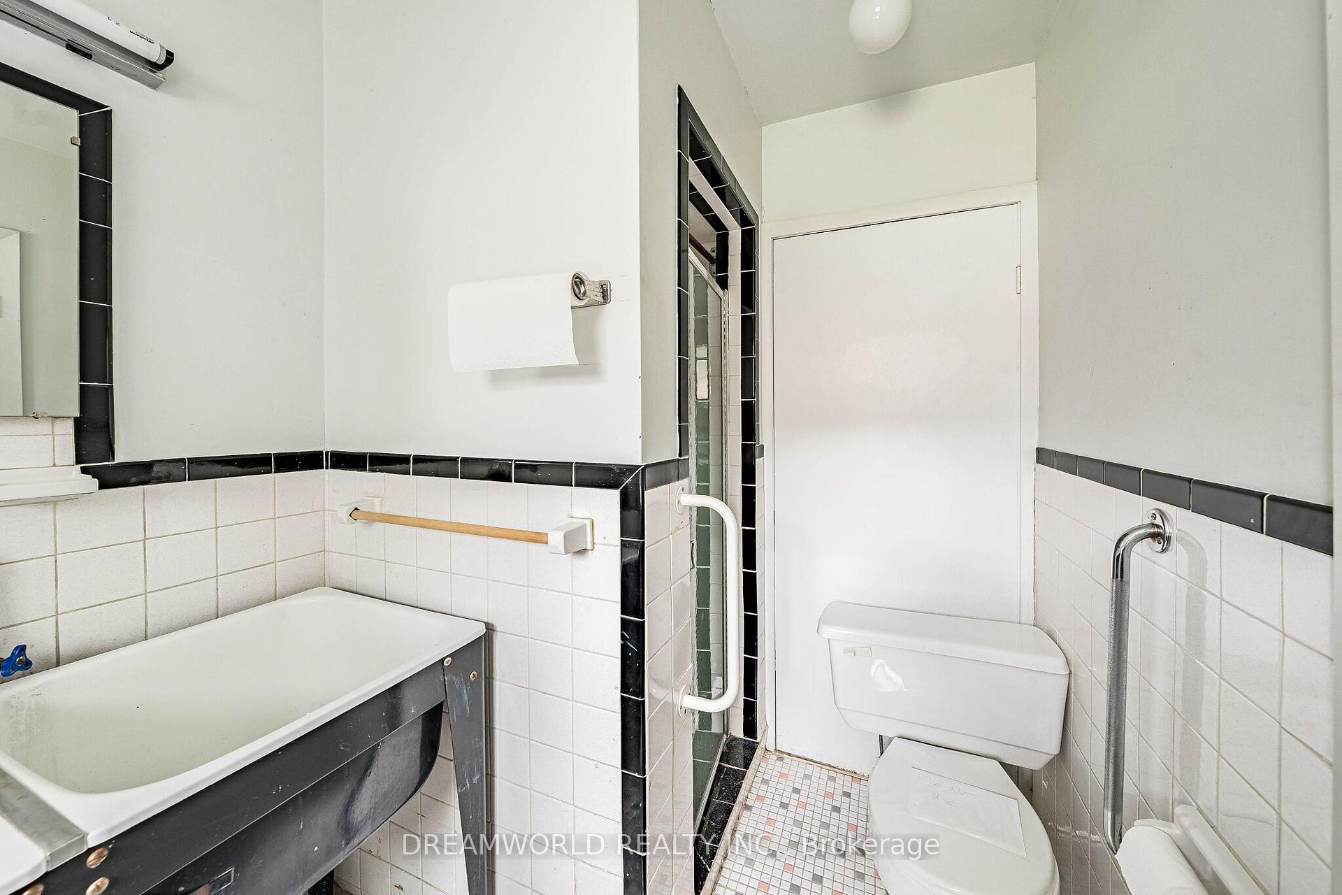 Photo 38 of 199 Grandravine Drive, North York, York University Heights — HOMEH