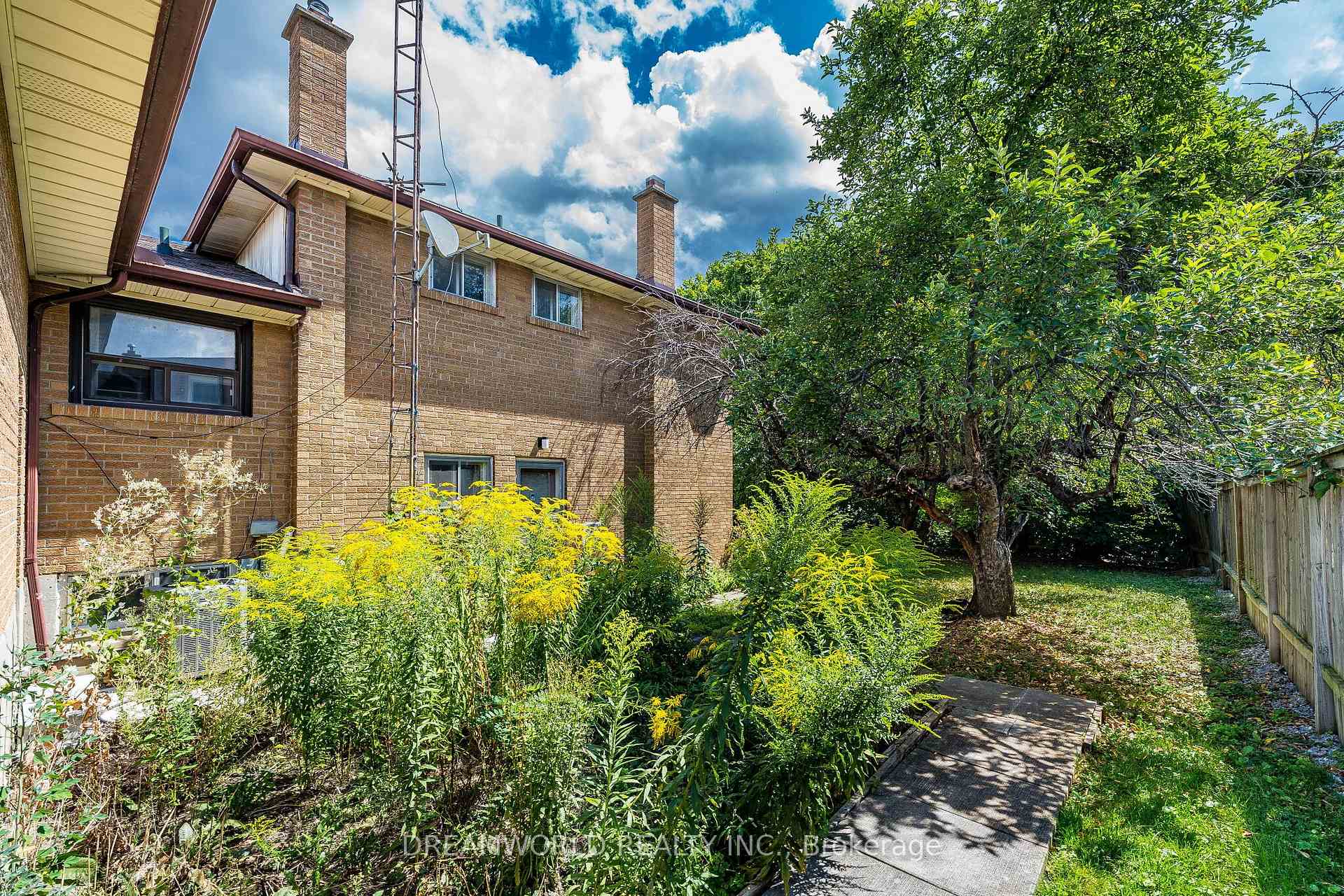 Photo 44 of 199 Grandravine Drive, North York, York University Heights — HOMEH