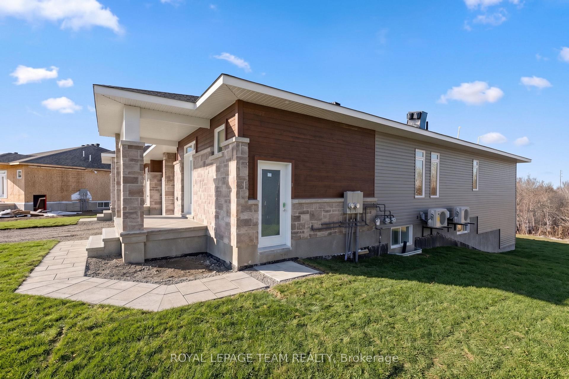 Photo 2 of Unit 2, 1124 Moore Street, Brockville, Brockville — HOMEH