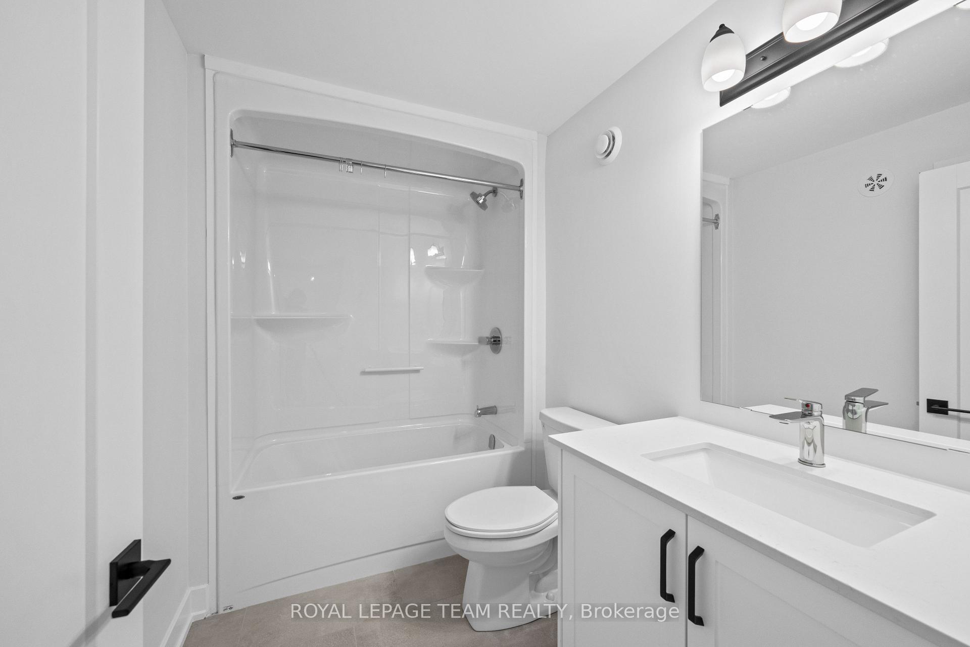 Photo 6 of Unit 2, 1124 Moore Street, Brockville, Brockville — HOMEH