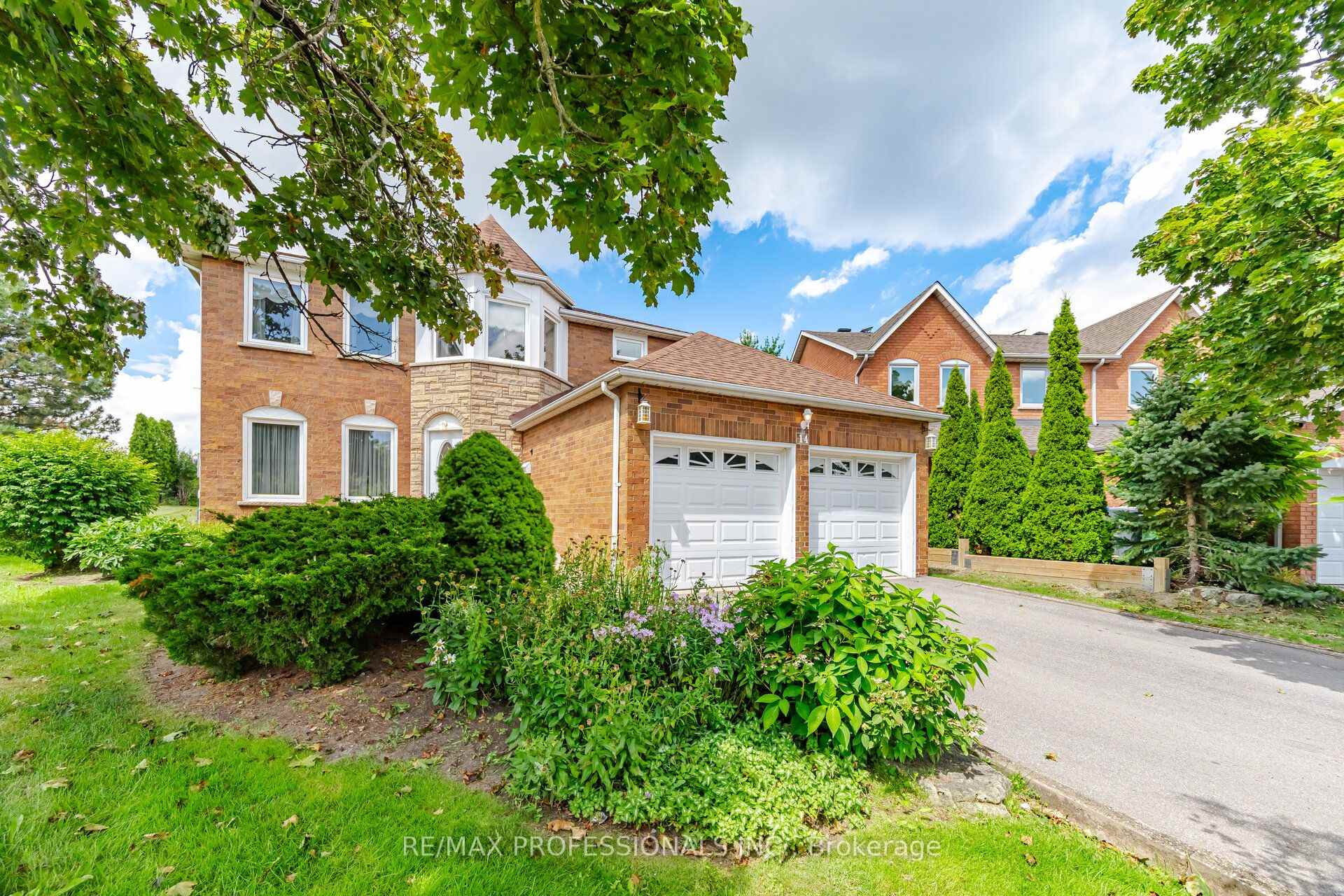 Photo 2 of 14 Laura Court, Brampton, Westgate — HOMEH