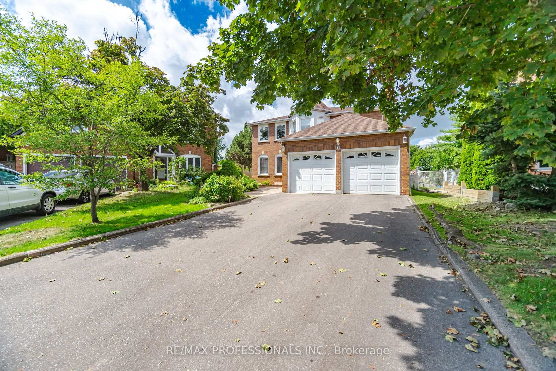 Photo 3 of 14 Laura Court, Brampton, Westgate — HOMEH