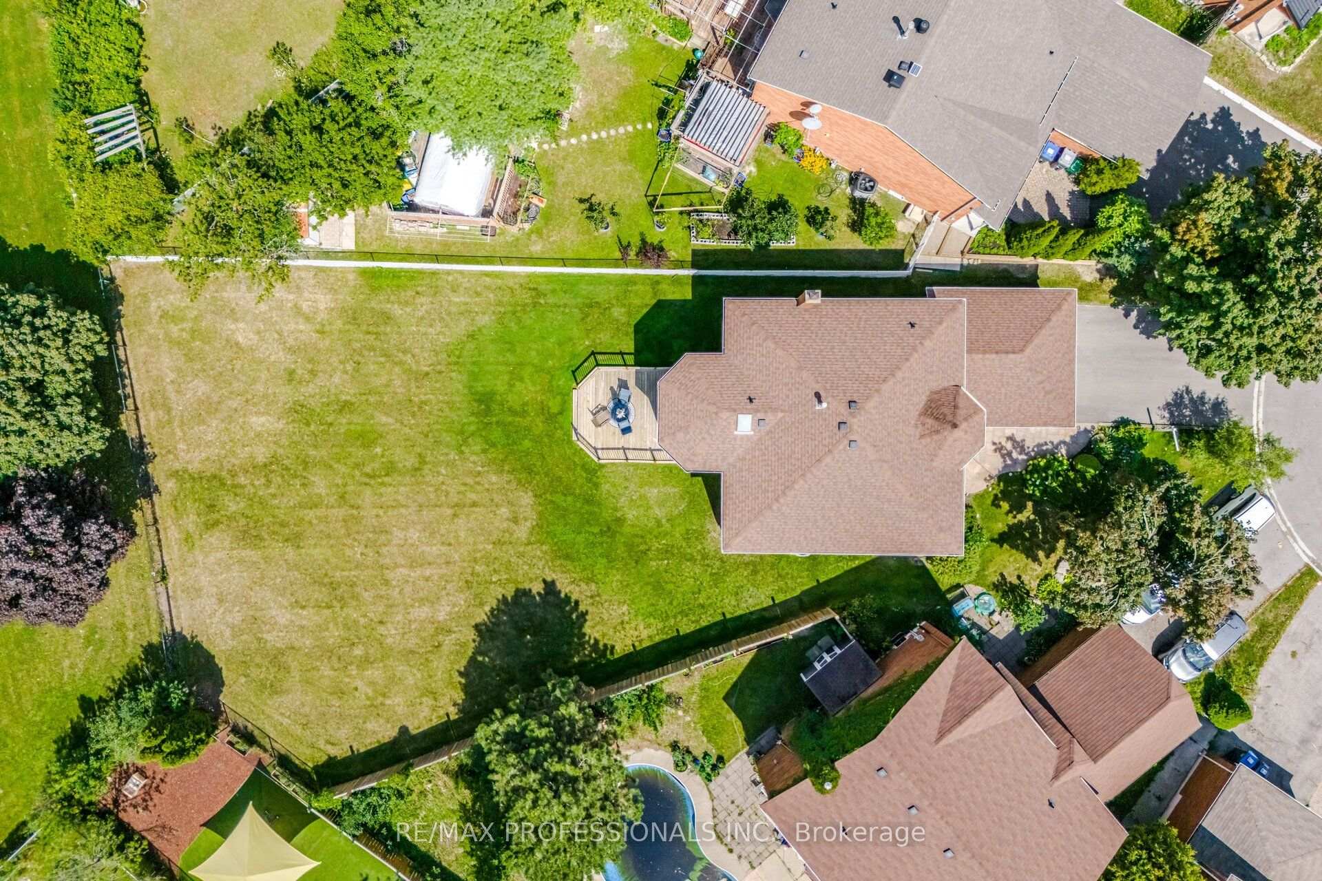 Photo 4 of 14 Laura Court, Brampton, Westgate — HOMEH