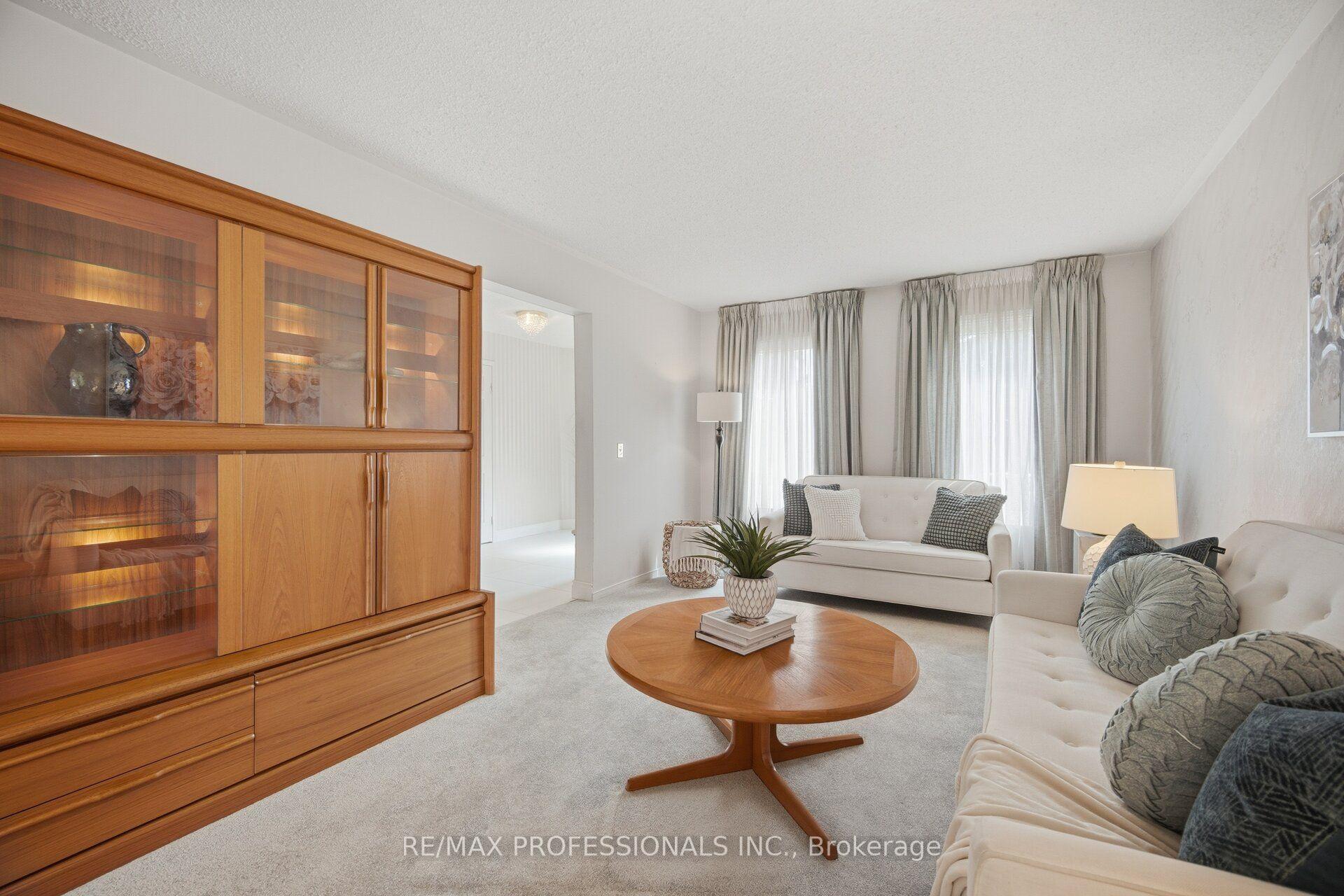 Photo 7 of 14 Laura Court, Brampton, Westgate — HOMEH