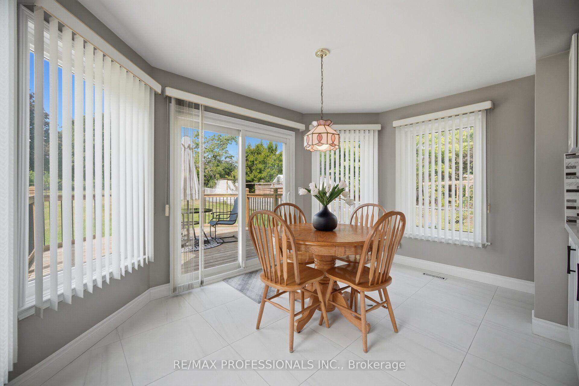 Photo 19 of 14 Laura Court, Brampton, Westgate — HOMEH