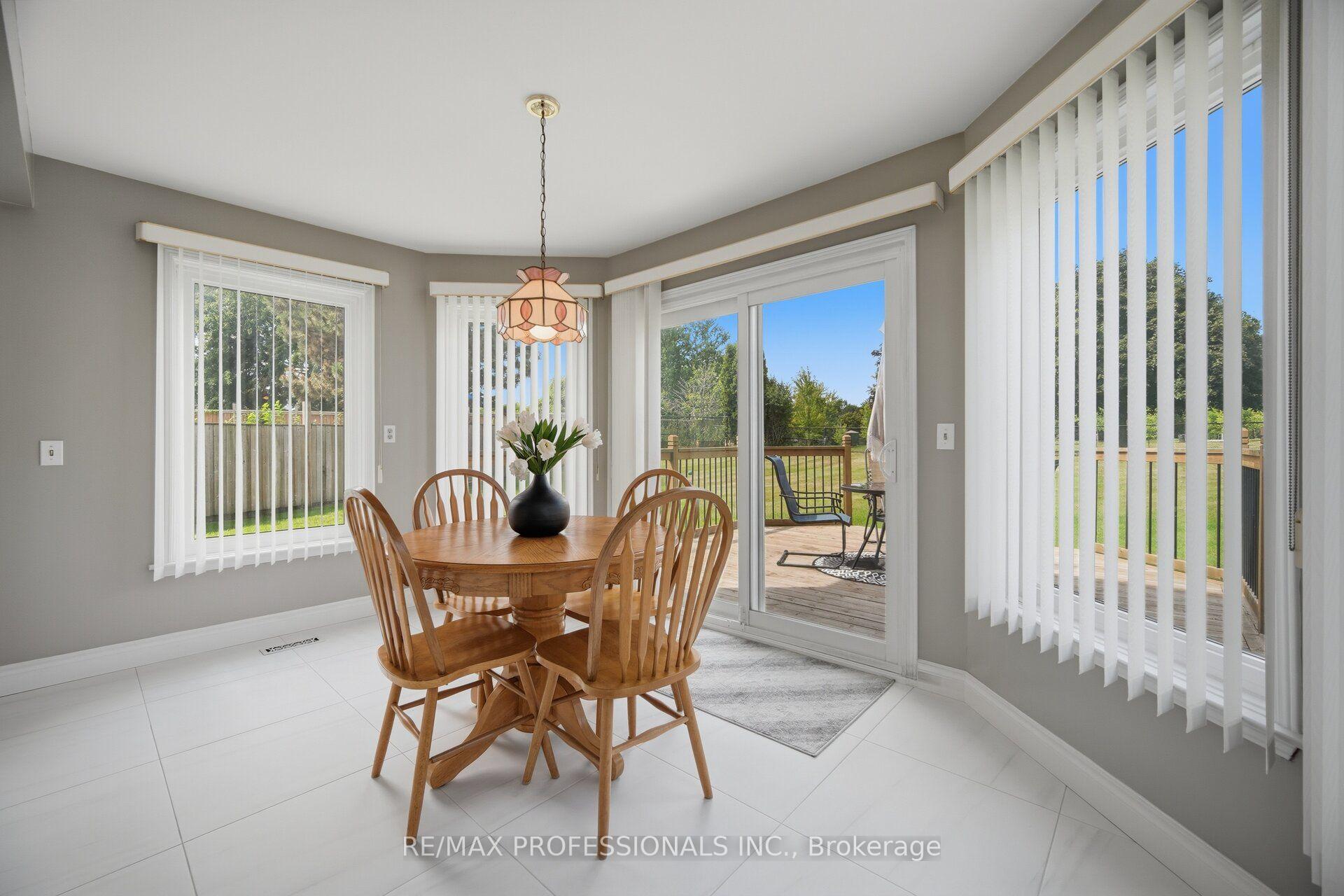 Photo 20 of 14 Laura Court, Brampton, Westgate — HOMEH