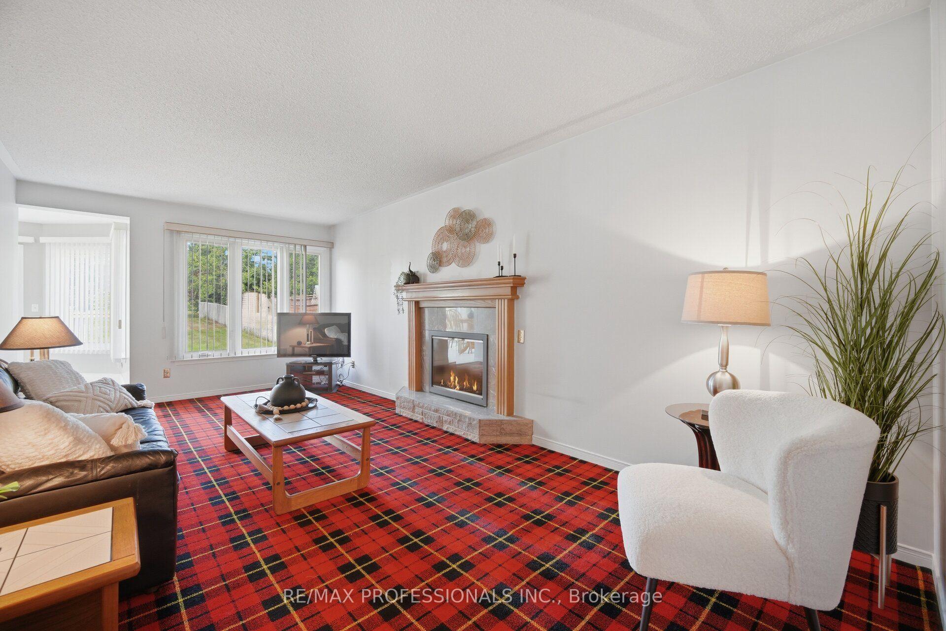 Photo 21 of 14 Laura Court, Brampton, Westgate — HOMEH