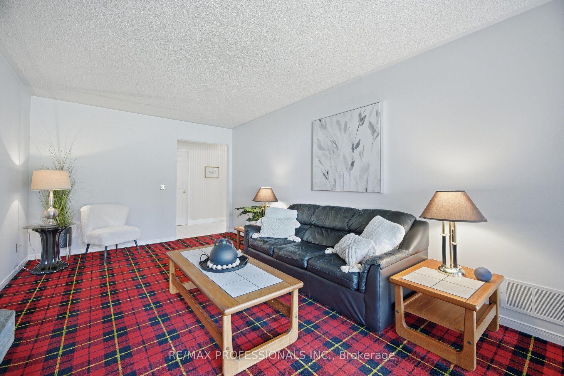 Photo 22 of 14 Laura Court, Brampton, Westgate — HOMEH