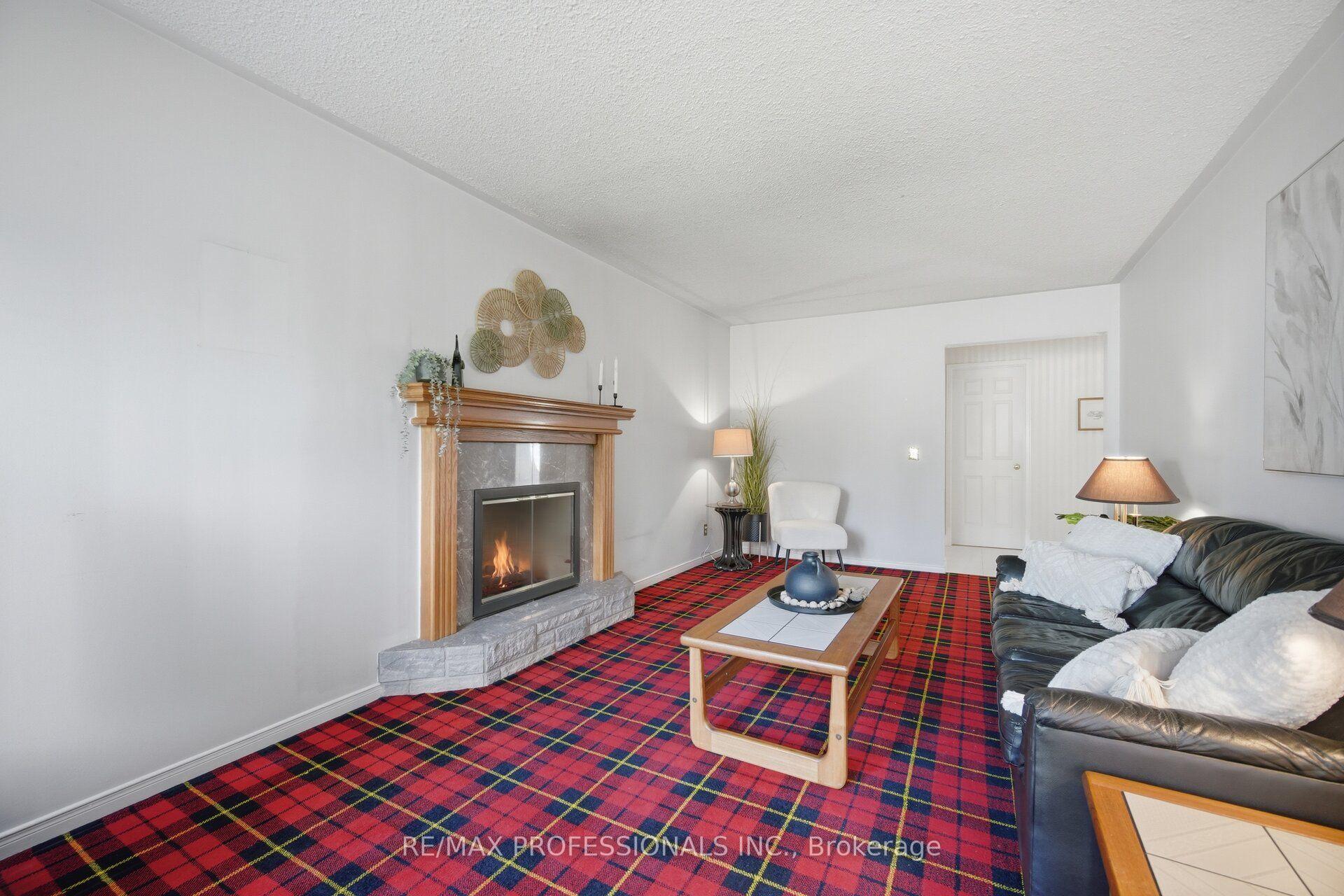 Photo 23 of 14 Laura Court, Brampton, Westgate — HOMEH