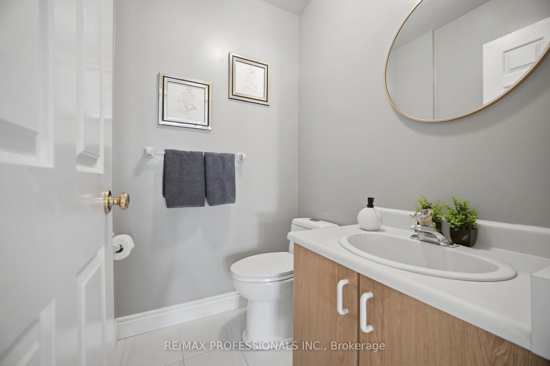 Photo 24 of 14 Laura Court, Brampton, Westgate — HOMEH