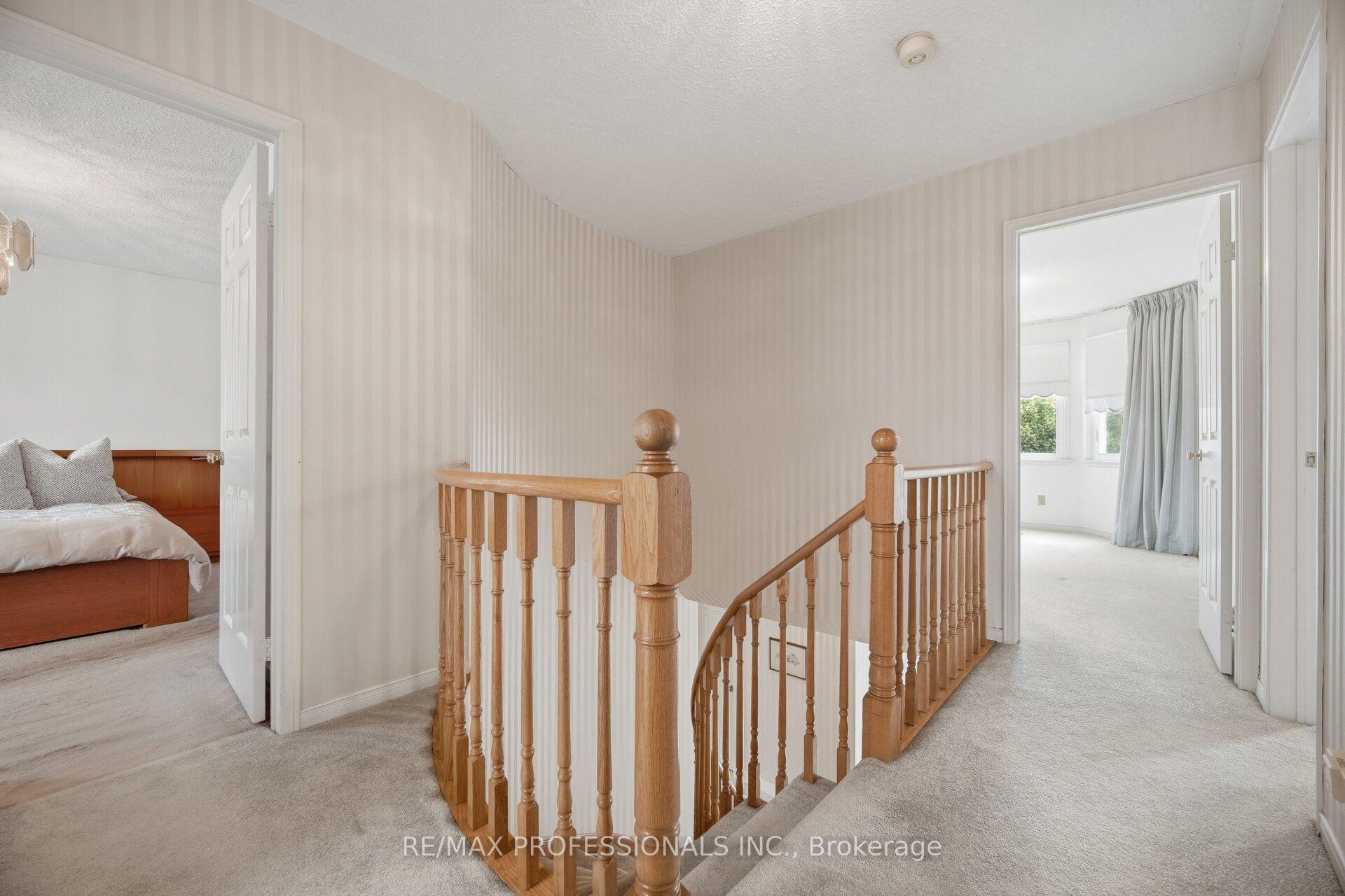 Photo 27 of 14 Laura Court, Brampton, Westgate — HOMEH
