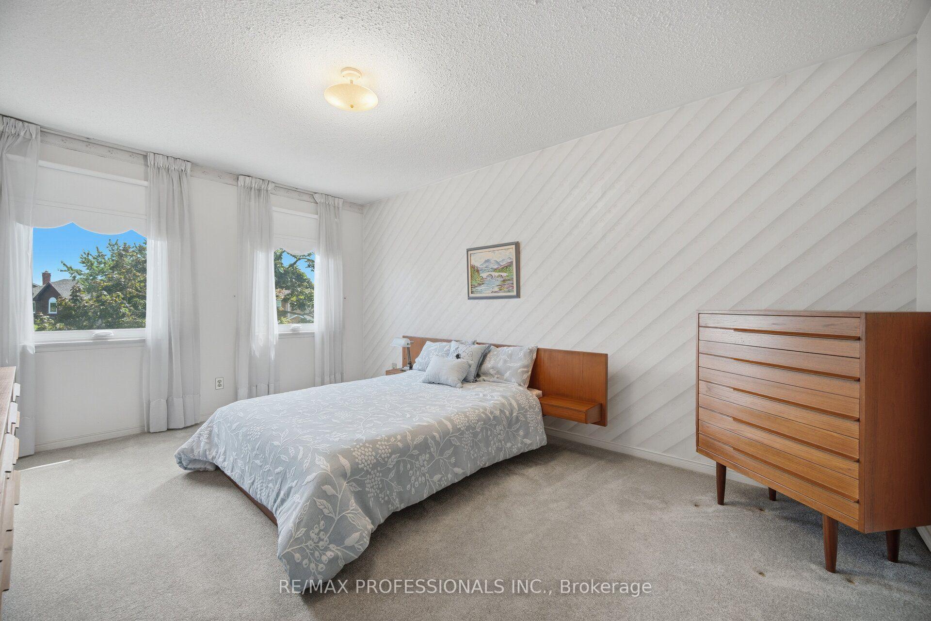 Photo 34 of 14 Laura Court, Brampton, Westgate — HOMEH