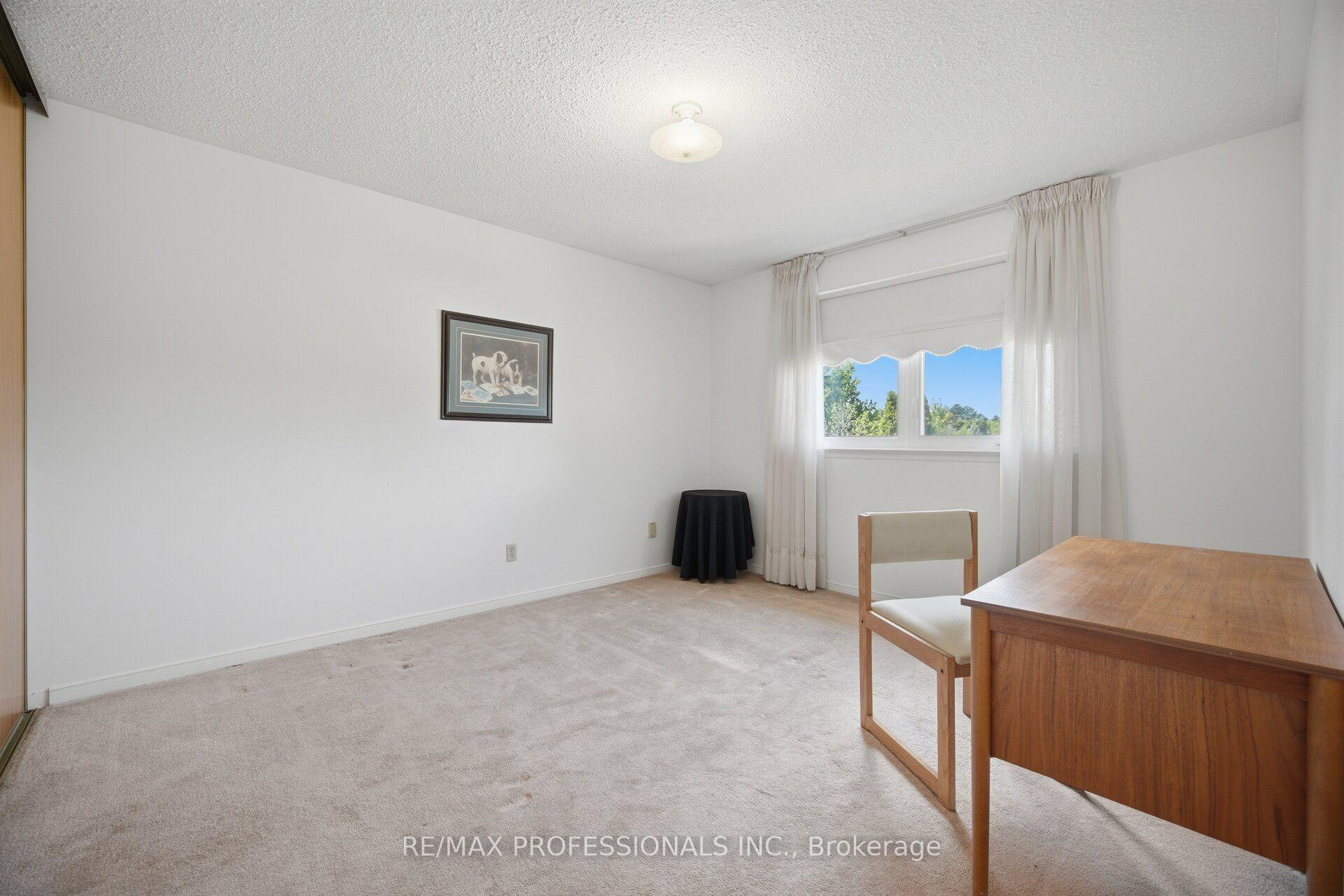 Photo 36 of 14 Laura Court, Brampton, Westgate — HOMEH