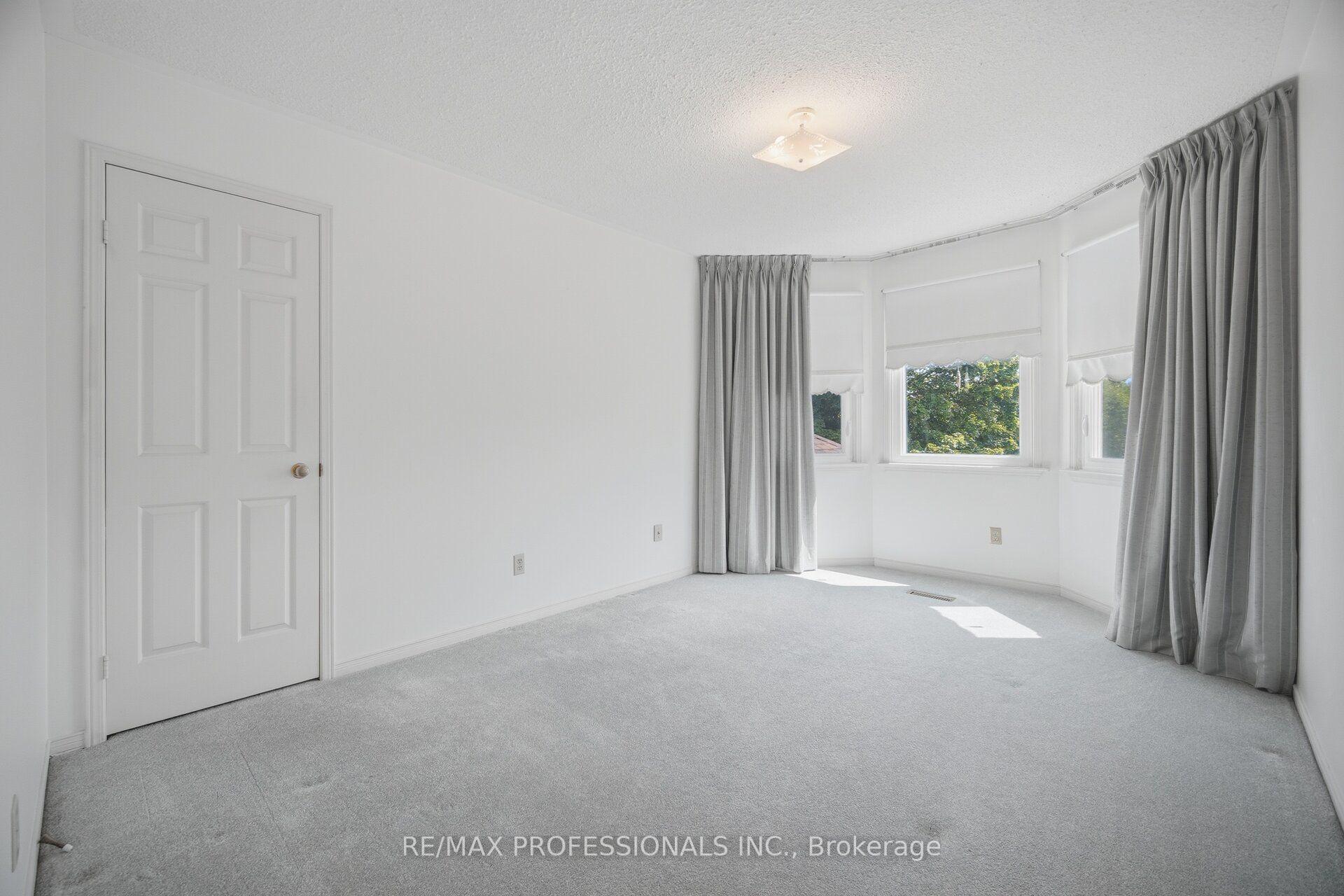 Photo 37 of 14 Laura Court, Brampton, Westgate — HOMEH