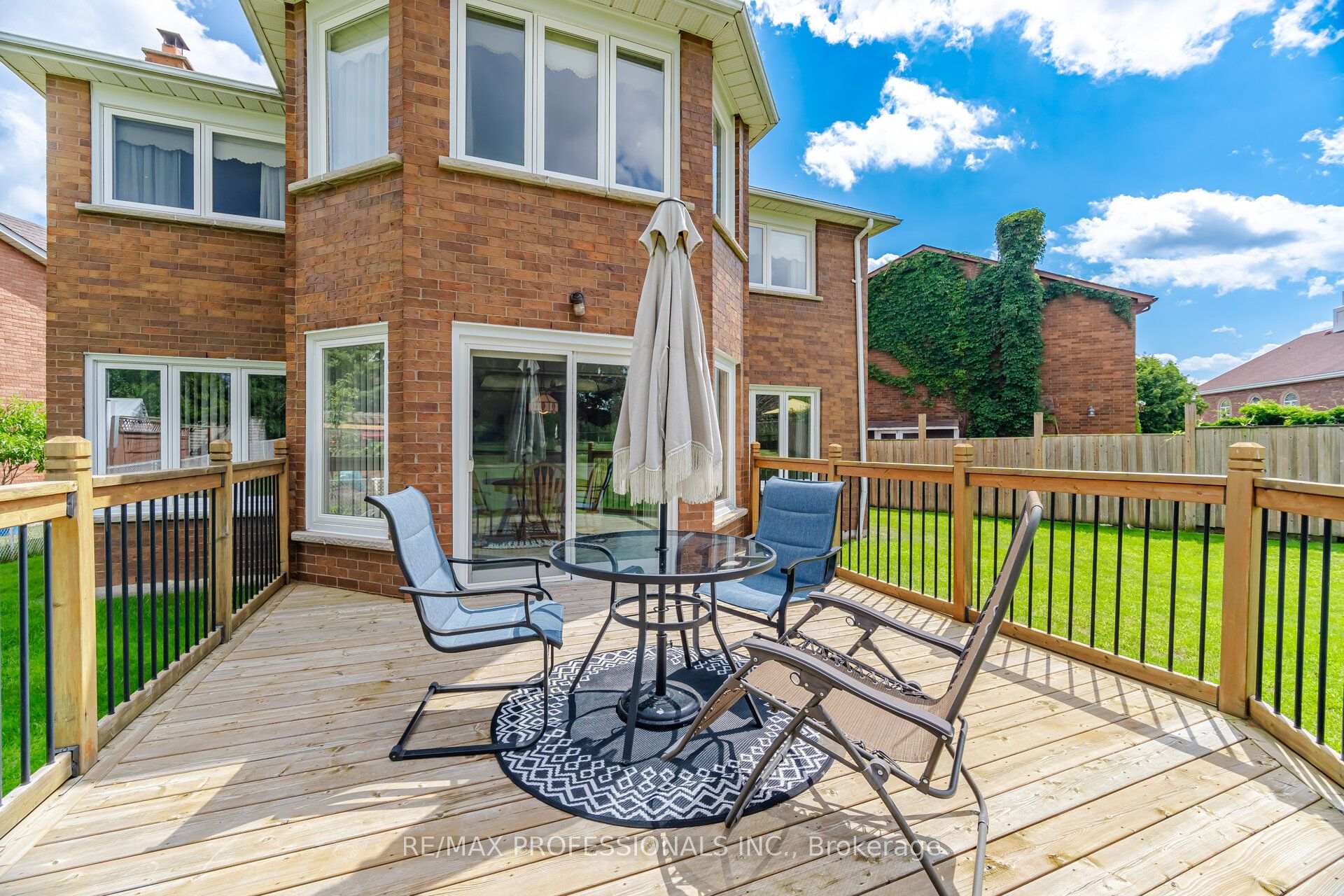 Photo 42 of 14 Laura Court, Brampton, Westgate — HOMEH