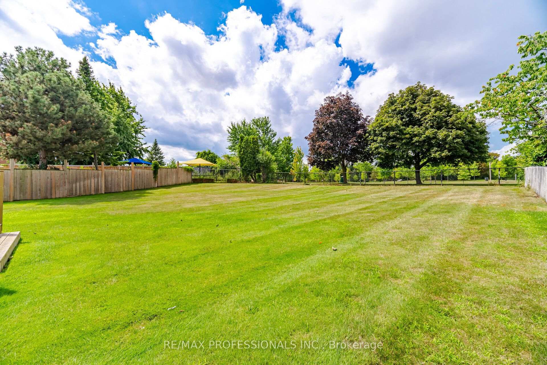 Photo 44 of 14 Laura Court, Brampton, Westgate — HOMEH