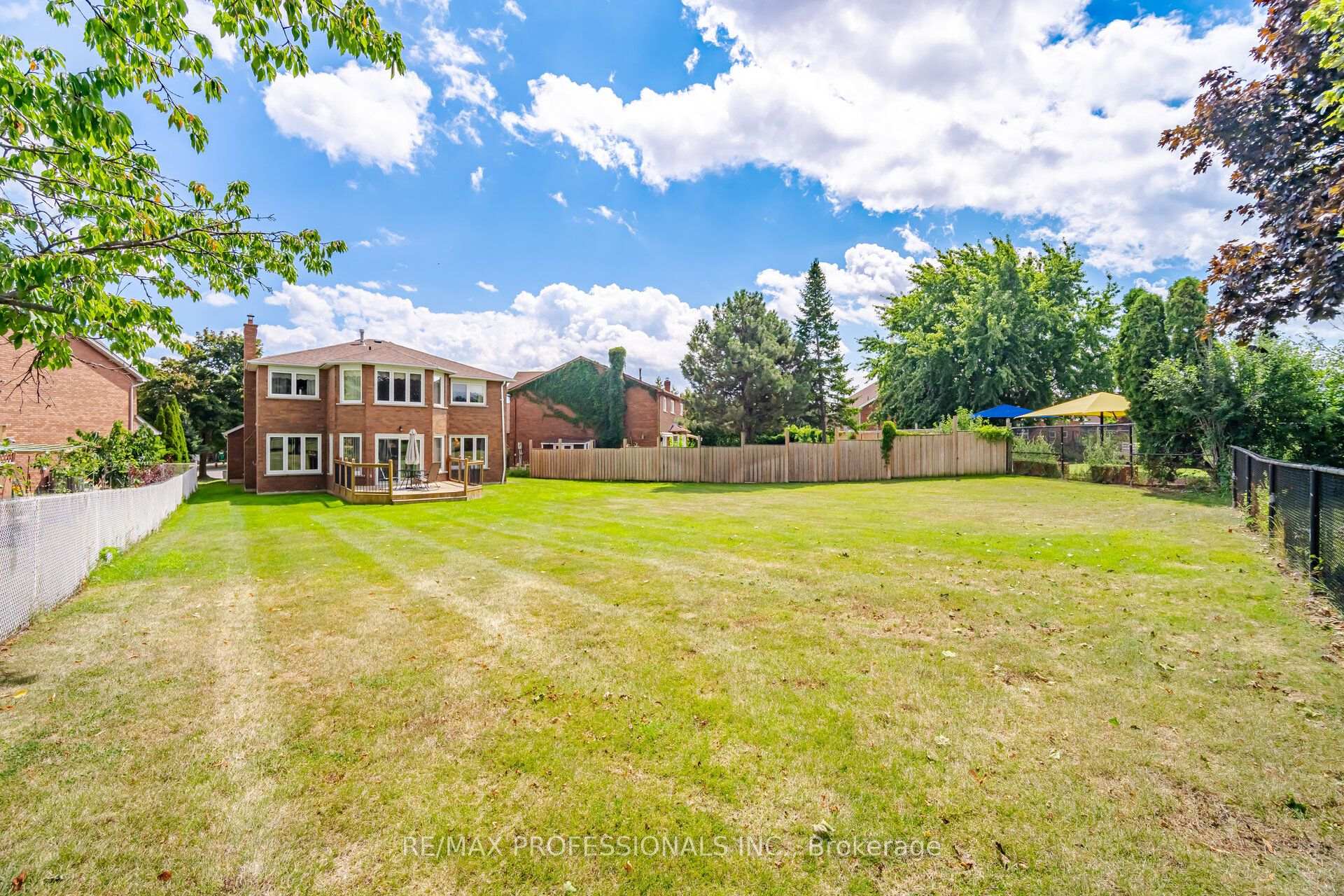 Photo 46 of 14 Laura Court, Brampton, Westgate — HOMEH