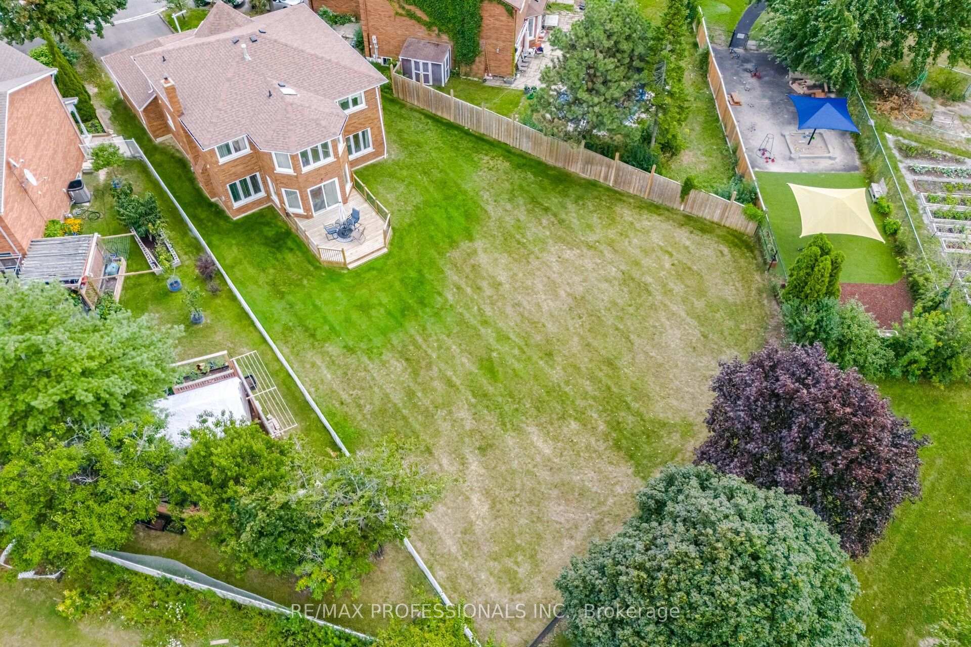 Photo 48 of 14 Laura Court, Brampton, Westgate — HOMEH