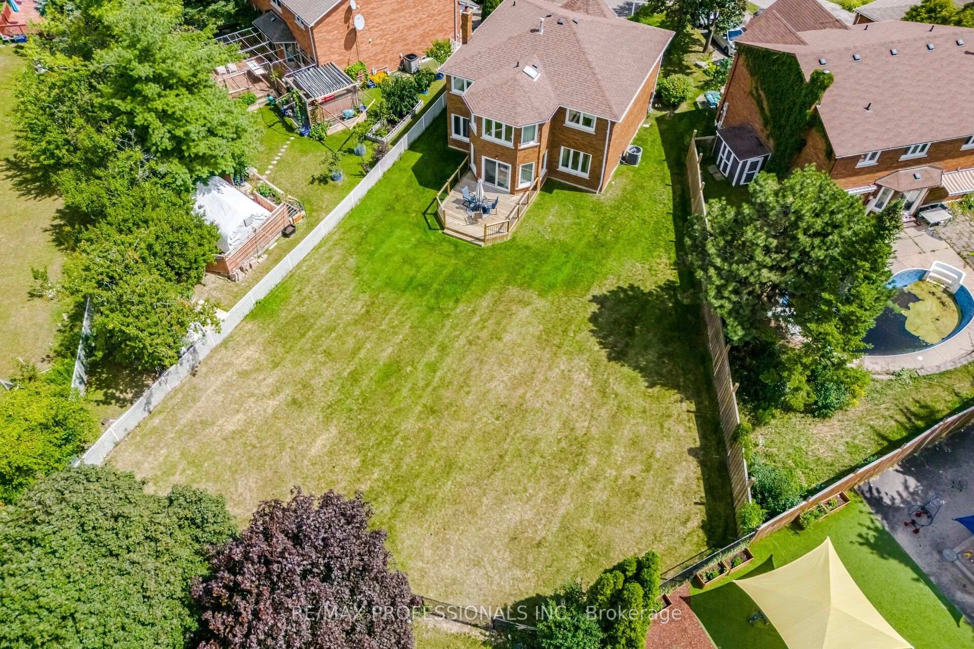 Photo 47 of 14 Laura Court, Brampton, Westgate — HOMEH