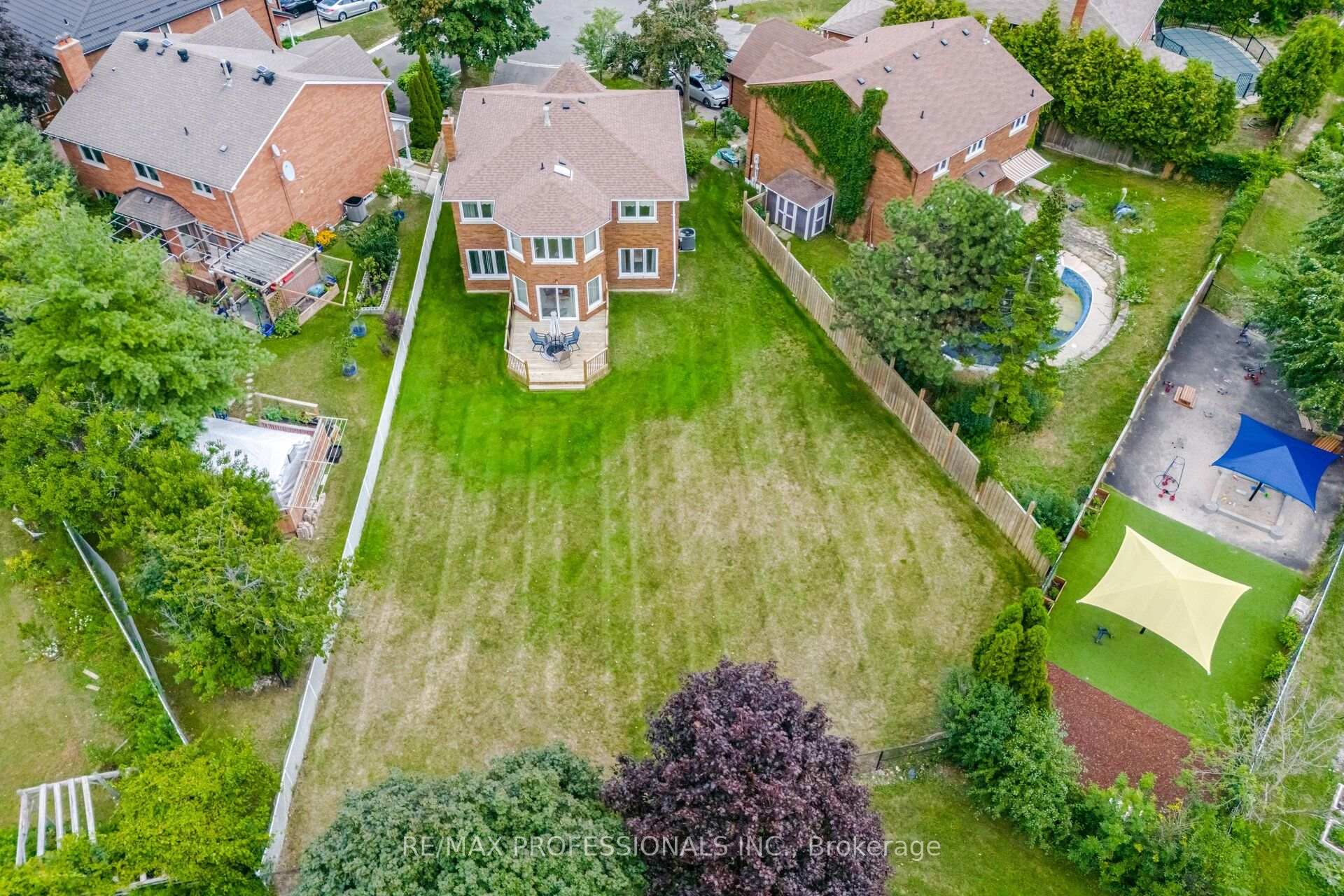 Photo 49 of 14 Laura Court, Brampton, Westgate — HOMEH